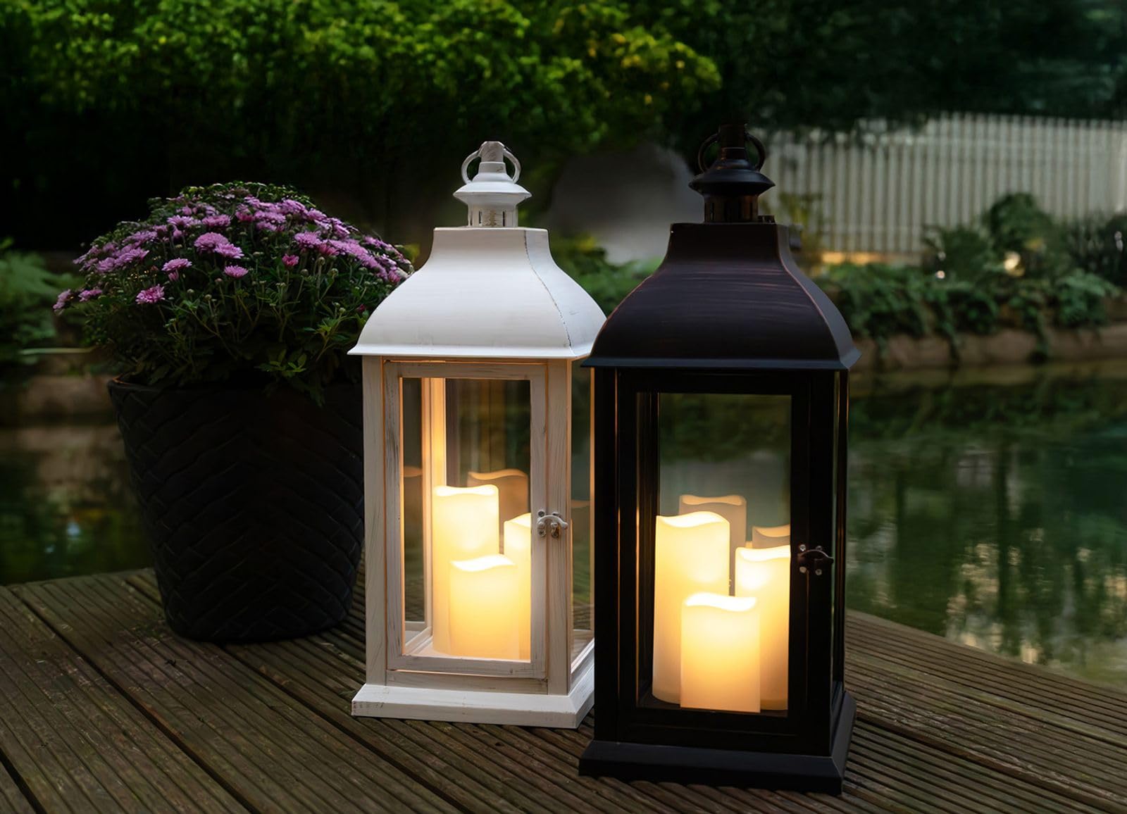 XXL Laterne Vintage 60 cm Windlicht Schwarz mit 3 LED Kerzen Timer Deko | BURI Dekolaterne mit Flackereffekt, Glasscheiben und Kerzenhalter für Innenbereich, Batteriebetrieb und Wohnambiente
