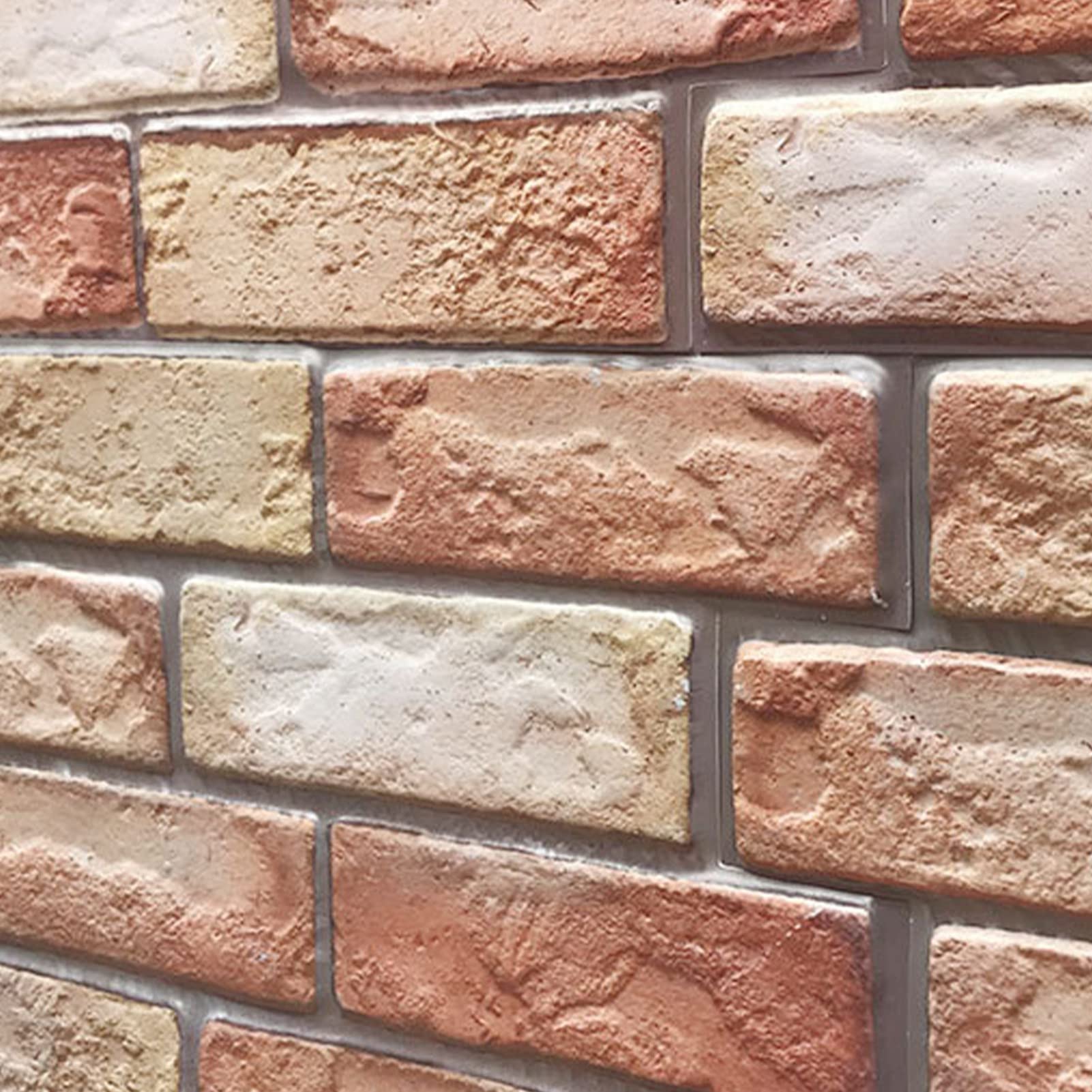 Papier peint 3D amovible pour rénover un mur abîmé de salon sans travaux