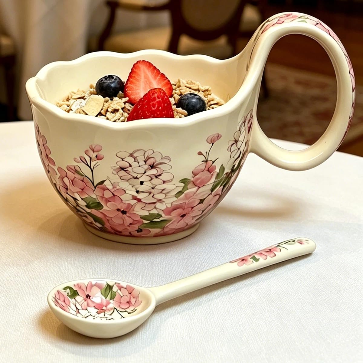 18Oz Microwavable Soup Bowl with Loop Handle, Handpainted Hydrangea Decorative Mug Big Handle, Ceramic Soup Bowl with Handle and Spoon for Holding Fruits Cereal Snack, Chili, Ice Cream, Stew and Salsa