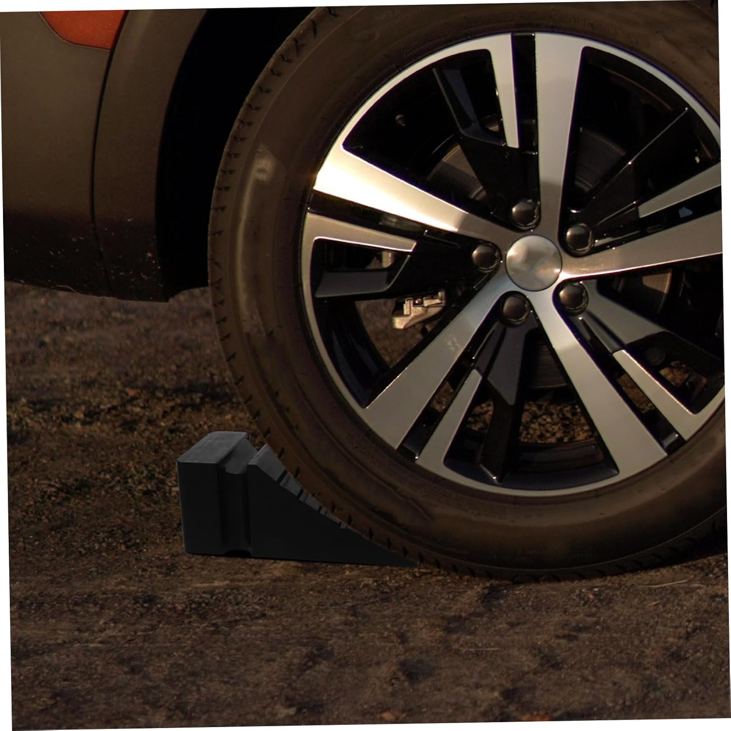Solid Wheel Chock Car Tire Wheel Block Non-Skid Rubber Tire Chock for Vehicle Portable Design