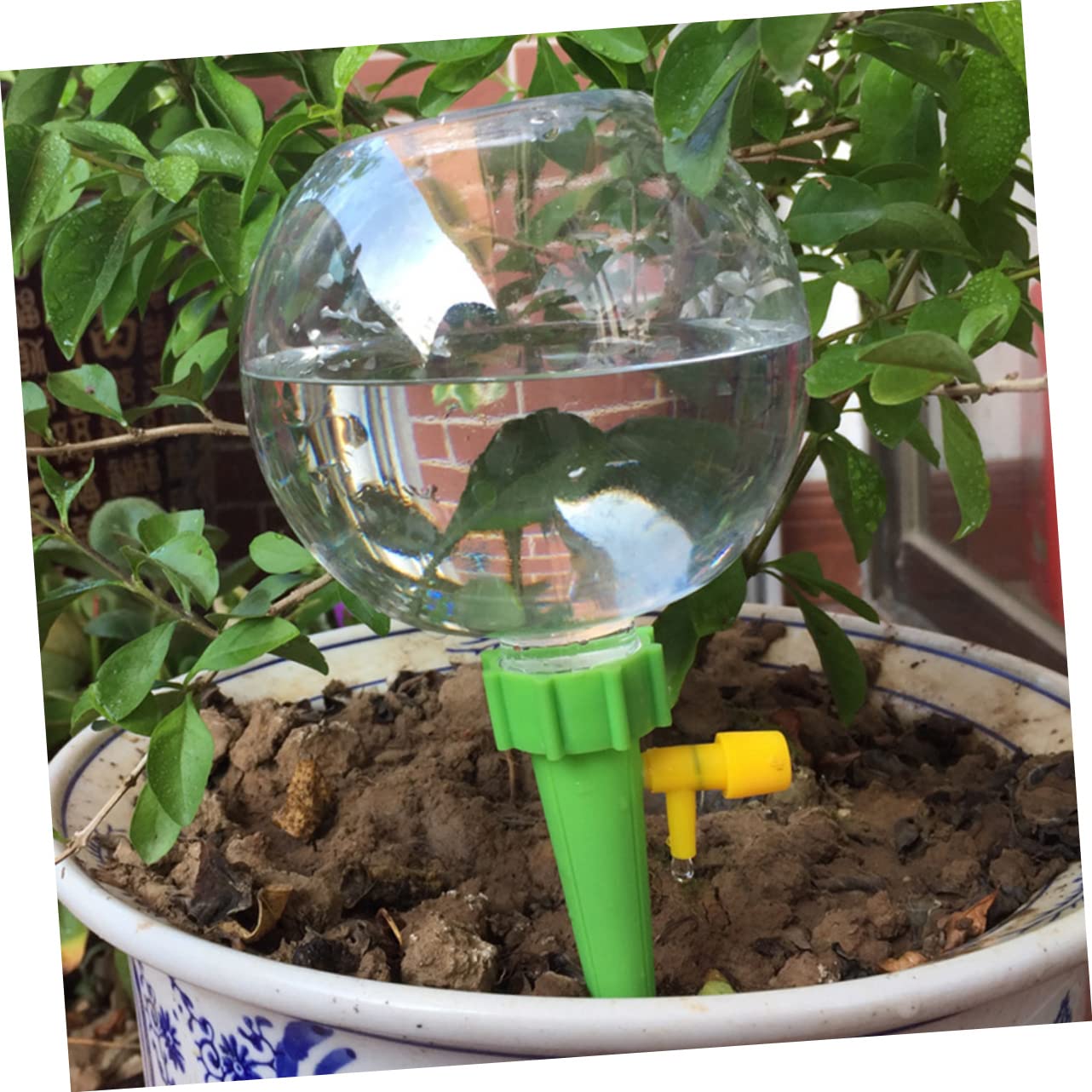 ibasenice 2pcs Plant Watering Ball Drip Irrigation Spike Drip Water Control Self Watering Spike Self Watering Drip Watering Globe Self Watering Stake Automatic Green Plastic