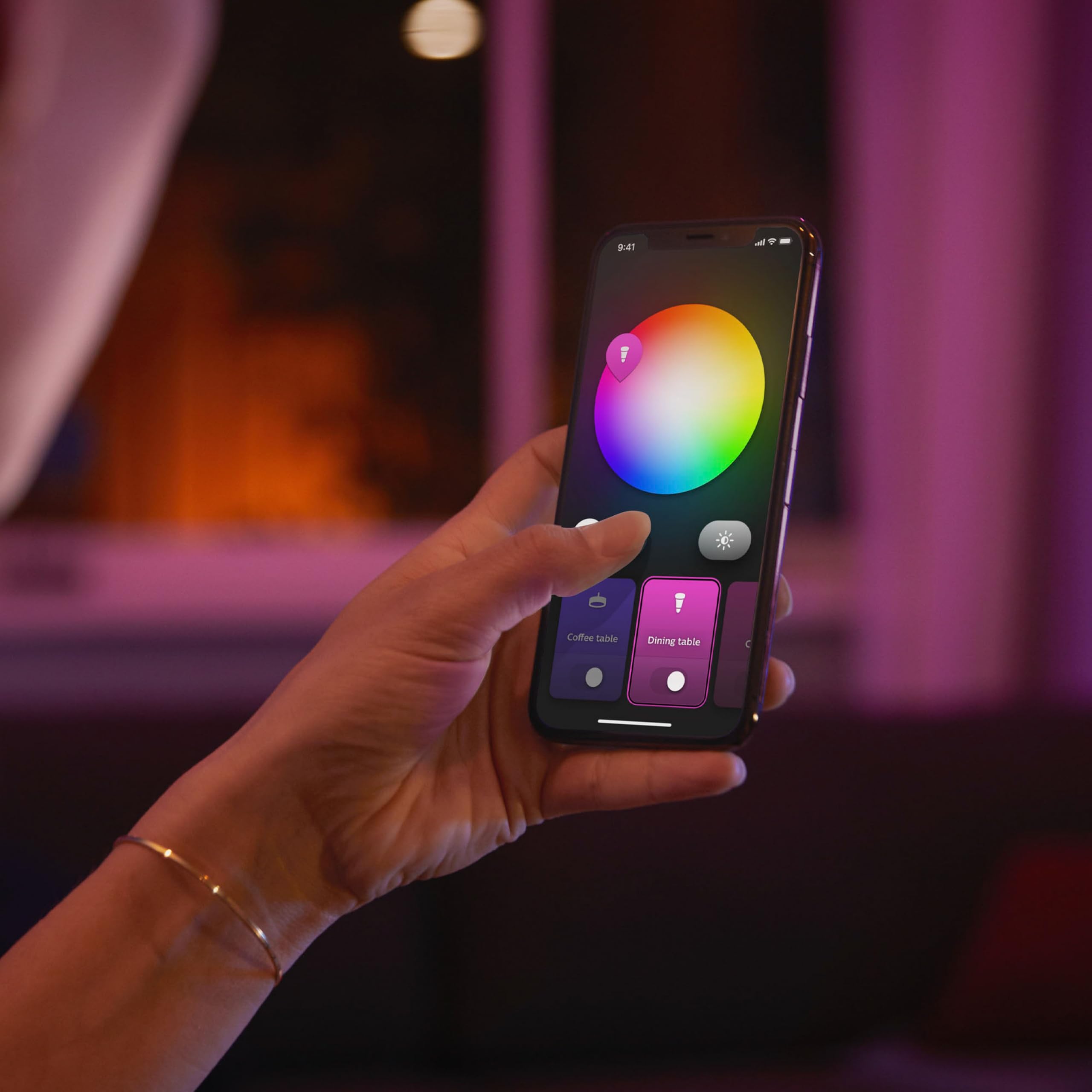 Philips Hue Solo LED Streifen - 5 Meter - Weiß/Farbe | Lightstrip - Inkl. Hue Dimmer Switch - Hue White and Color Ambiance