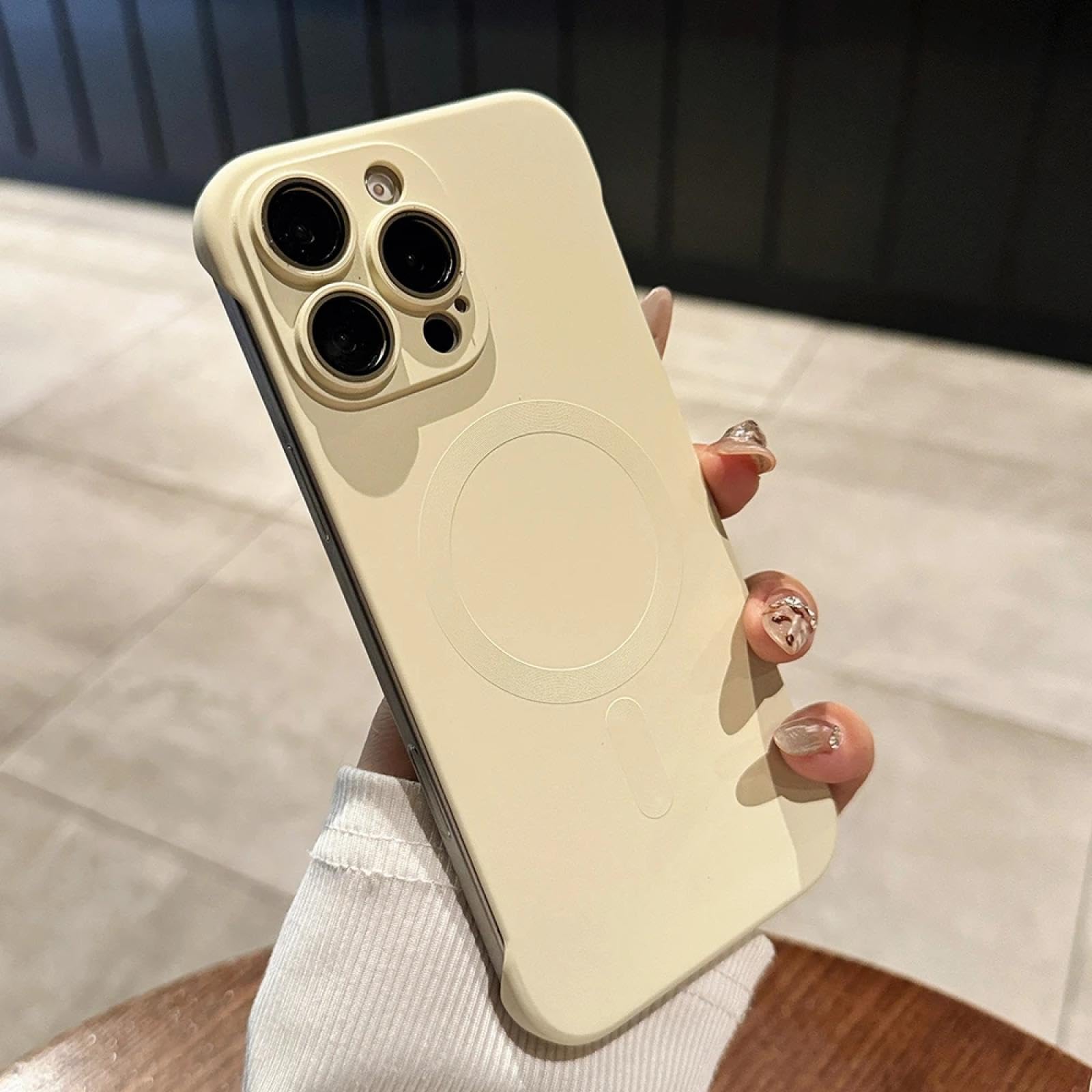 Coque rigide iPhone 15 Pro ultra fine en polycarbonate blanc mat