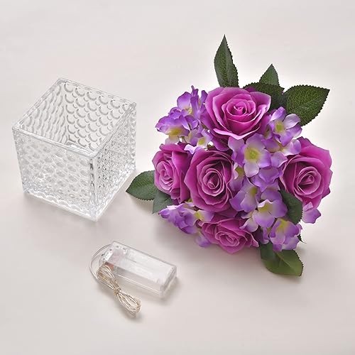 Miniatura 6 de Fule - Arreglo de centro de mesa de rosas artificiales de seda en jarrón de vidrio con luz LED para decoración del hogar y boda (morado claro)