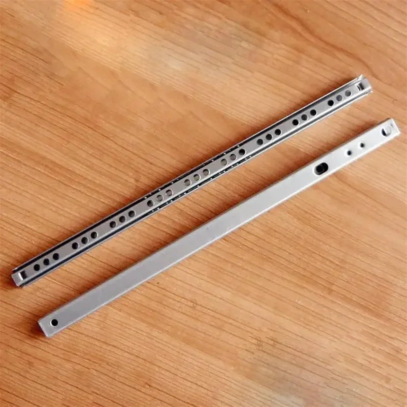 Prowadnice kulkowe, Dwusekcyjne prowadnice do szuflad z łożyskami kulkowymi ze stali, szerokość 17 mm, opakowanie 2 szt., srebrne, różne rozmiary(214mm)