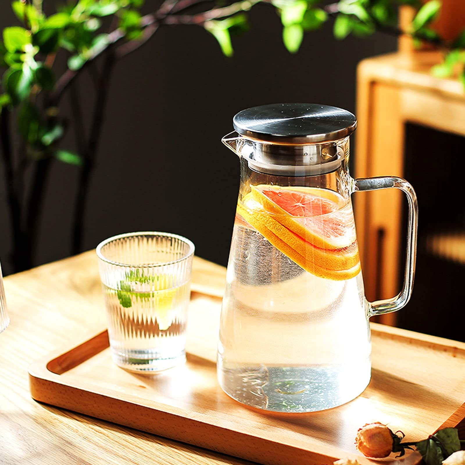 Milchkännchen, Soßenschüssel, Wasserbecher, Krug, Kaffeeweißer, Kaffeezucker, Soßenkrug, großes Glas mit Deckel, Eistee, heißes oder kaltes Getränk, Eiswein und Saft, Karaffe