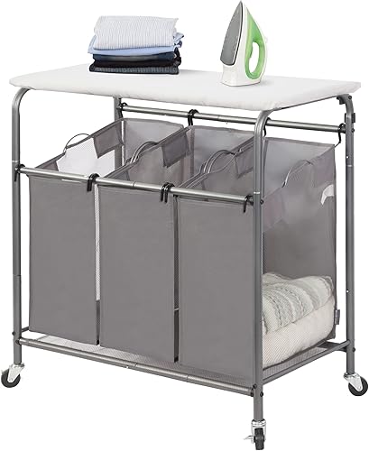 STORAGE MANIAC - Clasificador de lavandería de 3 secciones con tabla de planchar plegable, carrito de lavandería resistente con ruedas y bolsas