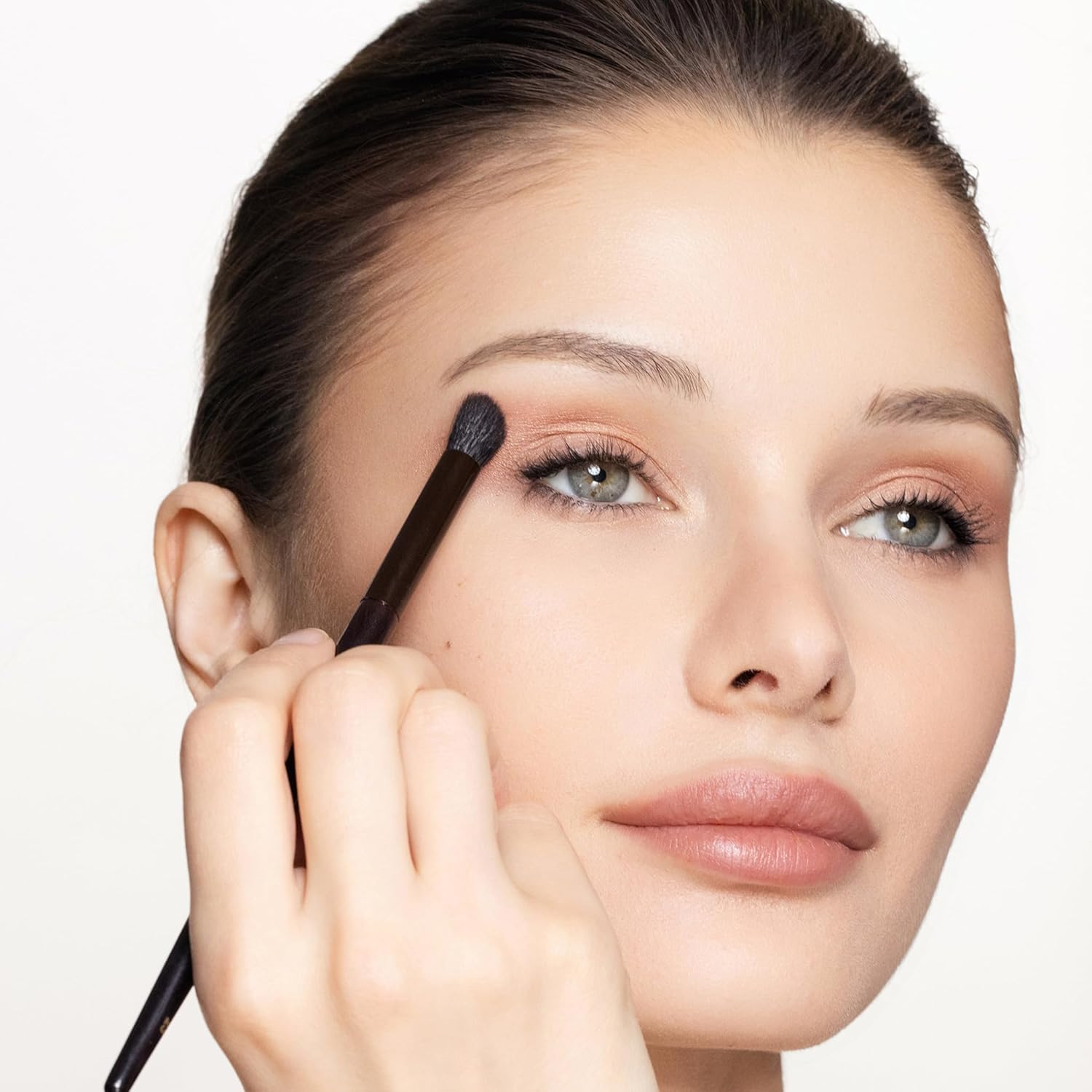 Trish McEvoy Women's Brush 23 Petite Angled Crease Contour - Image 2