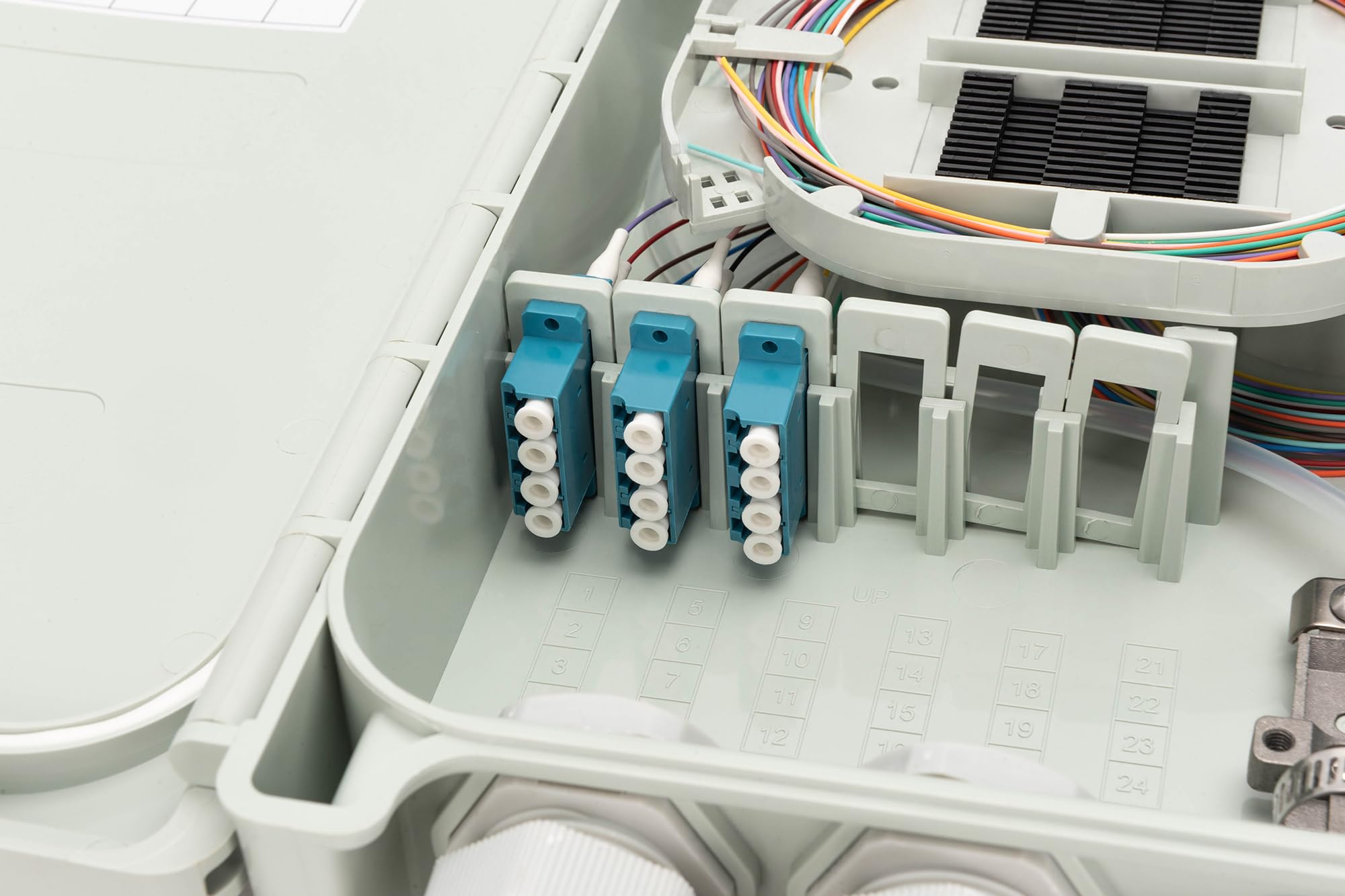 DIGITUS Caja de conexión de fibra óptica – OS2 – 3 conectores LC/PC | Premontado – 12 fibras – FTTH/FTTB – para interior y exterior – IP65 – Gris
