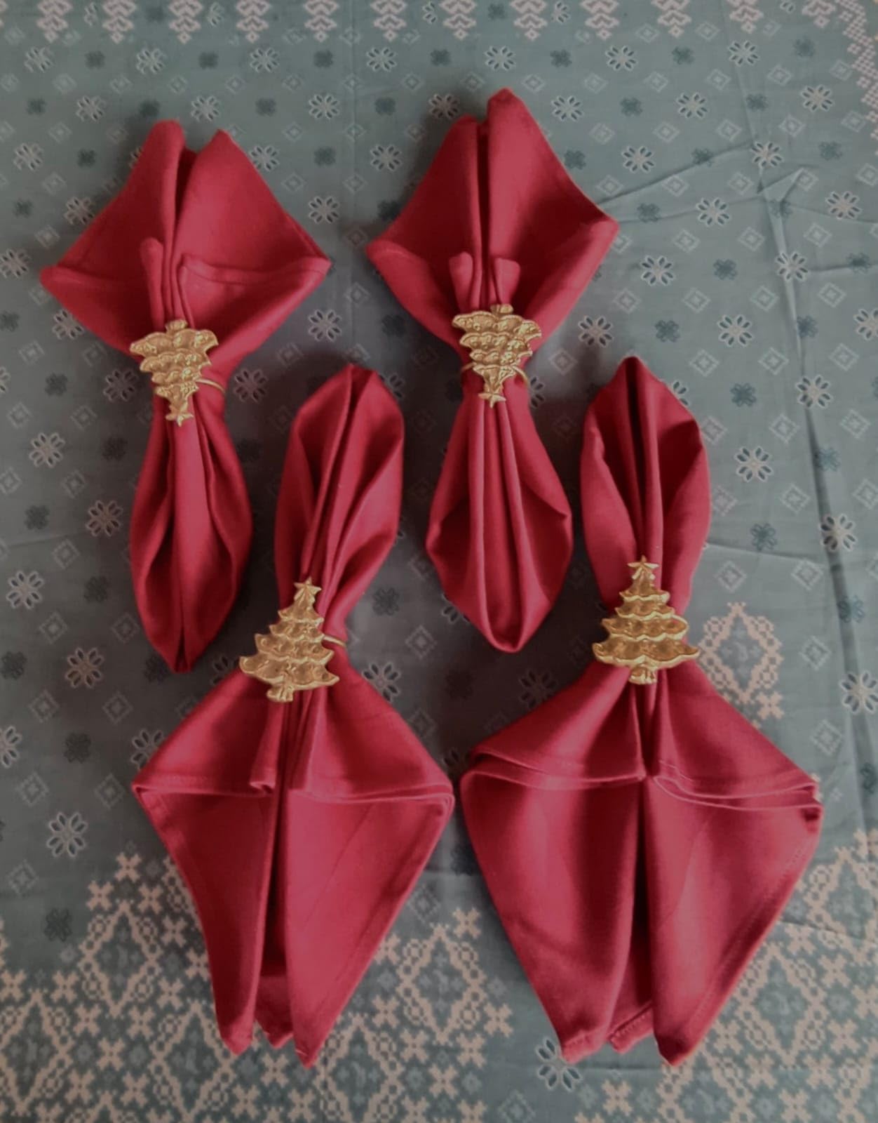Anelli portatovaglioli a forma di albero di Natale, decorazione per la tavola festiva, realizzati a mano a Bali (set di 4 alberi di Nat