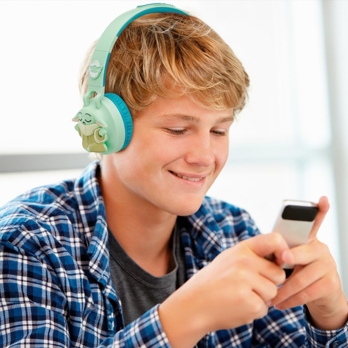 Lexibook, Star Wars, Cuffie Bluetooth Grogu con luci, Verde, HPBT015SWLXB | Uso Bluetooth o cavo, volume sicuro 85 dB, controlli su microfono, design pieghevole con slot SD, regolabile e portatile