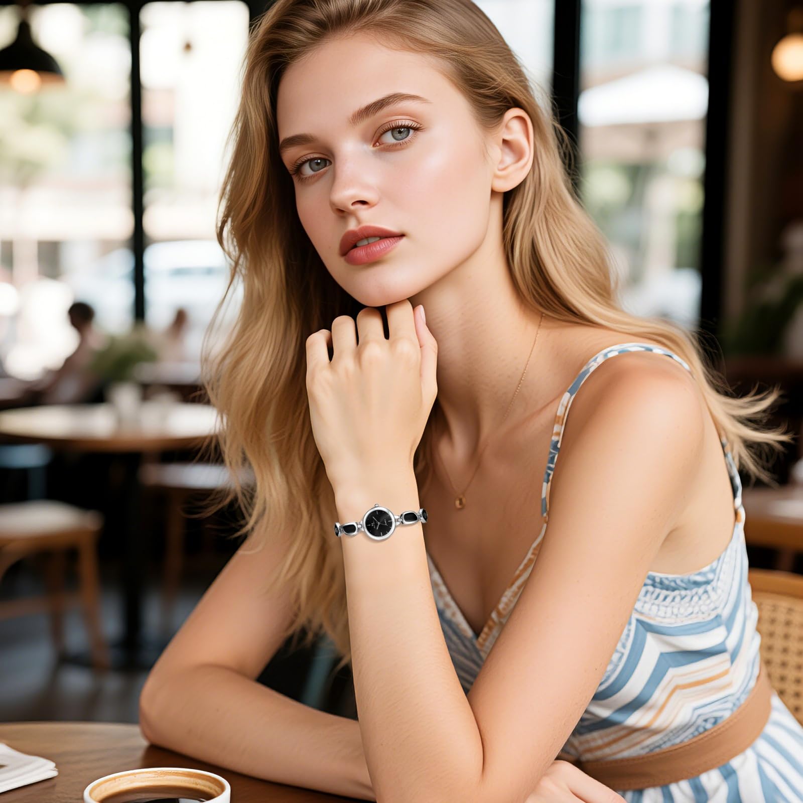 JewelryWe Reloj de pulsera gruesa para mujer: reloj de pulsera abierta de acero inoxidable en tono dorado, esfera analógica de cuarzo fácil de leer con números romanos con detalles de circonita cúbica