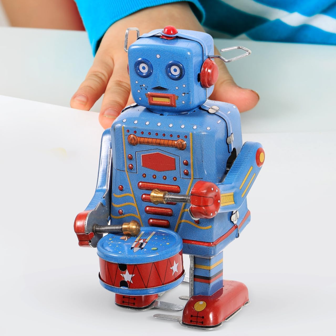 Wind up Vintage Robot：Clockwork Drumming Robot Tinplate Toy - Retro Wind-up Collectible for Home Decor, Interactive Fun, and Thoughtful Presents, 3.74 Inches, Blue
