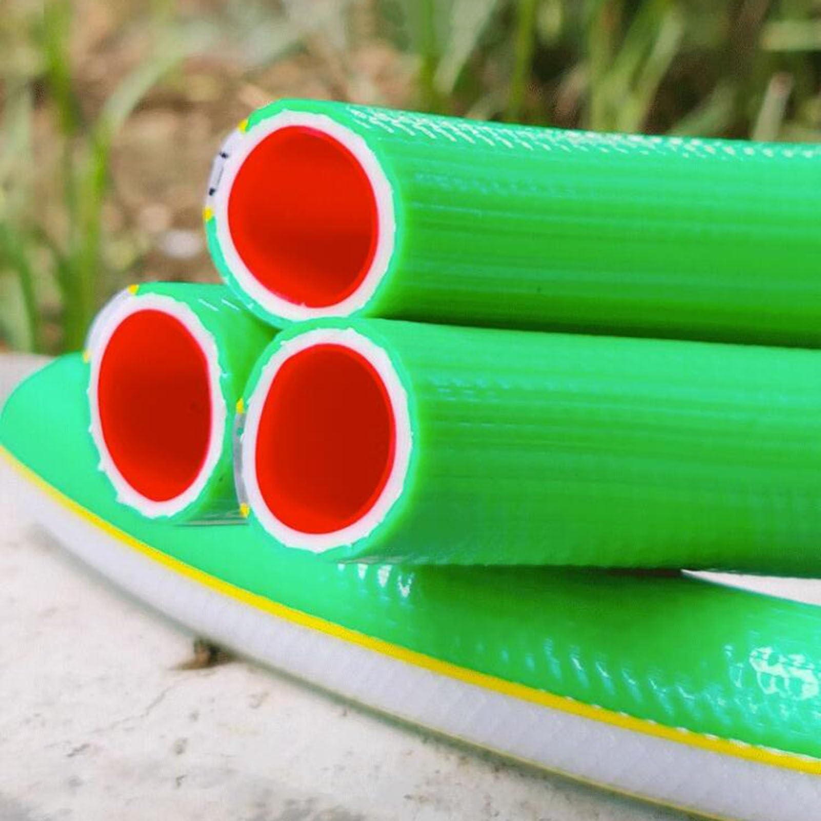 Manguera de riego， Manguera de jardín reforzada de 1/2 "y 16mm, tubería de PVC de construcción de 3 capas, césped for riego de jardinería, tubería de riego de plástico Flexible sin torceduras(5m)
