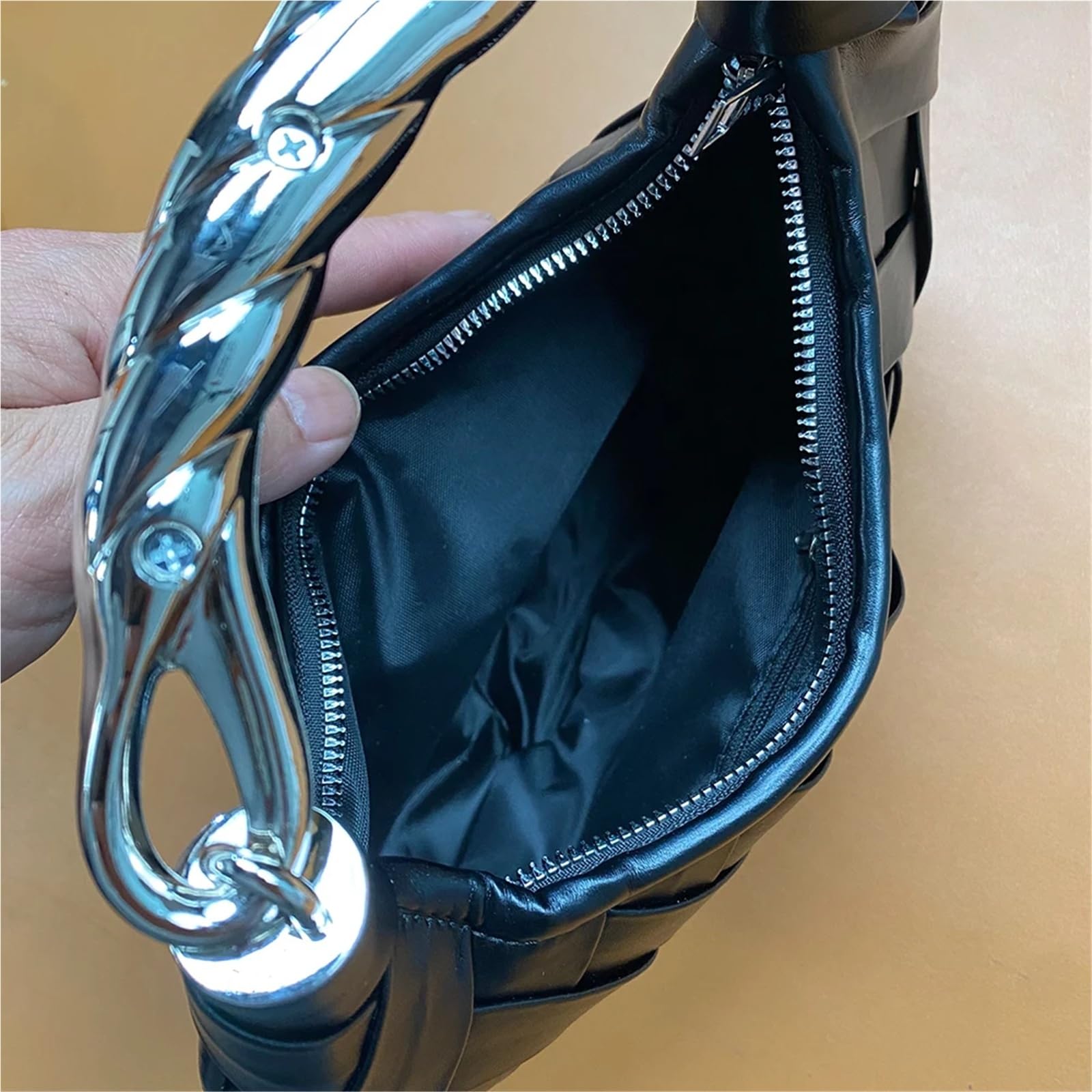 Bolsos de piel trenzada para mujer Bolso de mano for mujer, piel sintética trenzada, tejido a, con asa metal tipo cartera