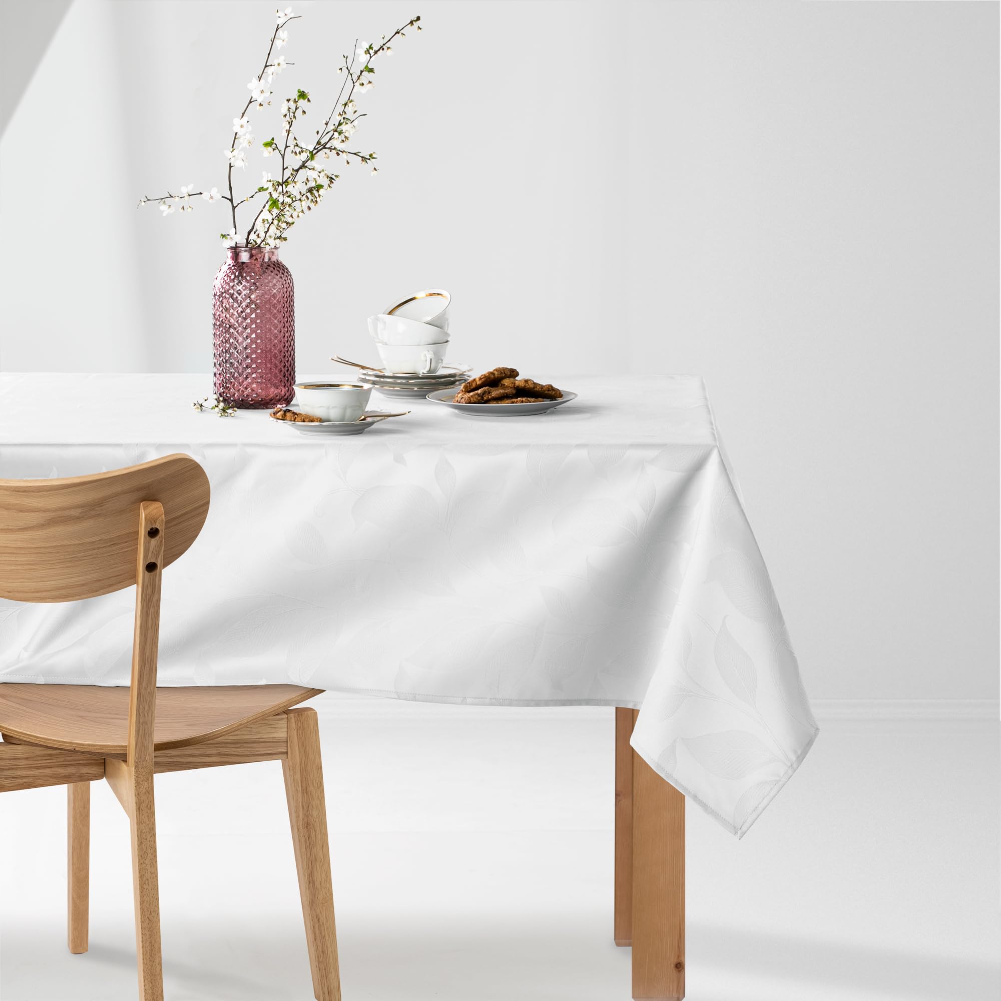 Tovaglia ovale, 140 x 240 cm, colore bianco, lavabile, per interni ed esterni, motivo vegetale Amalu