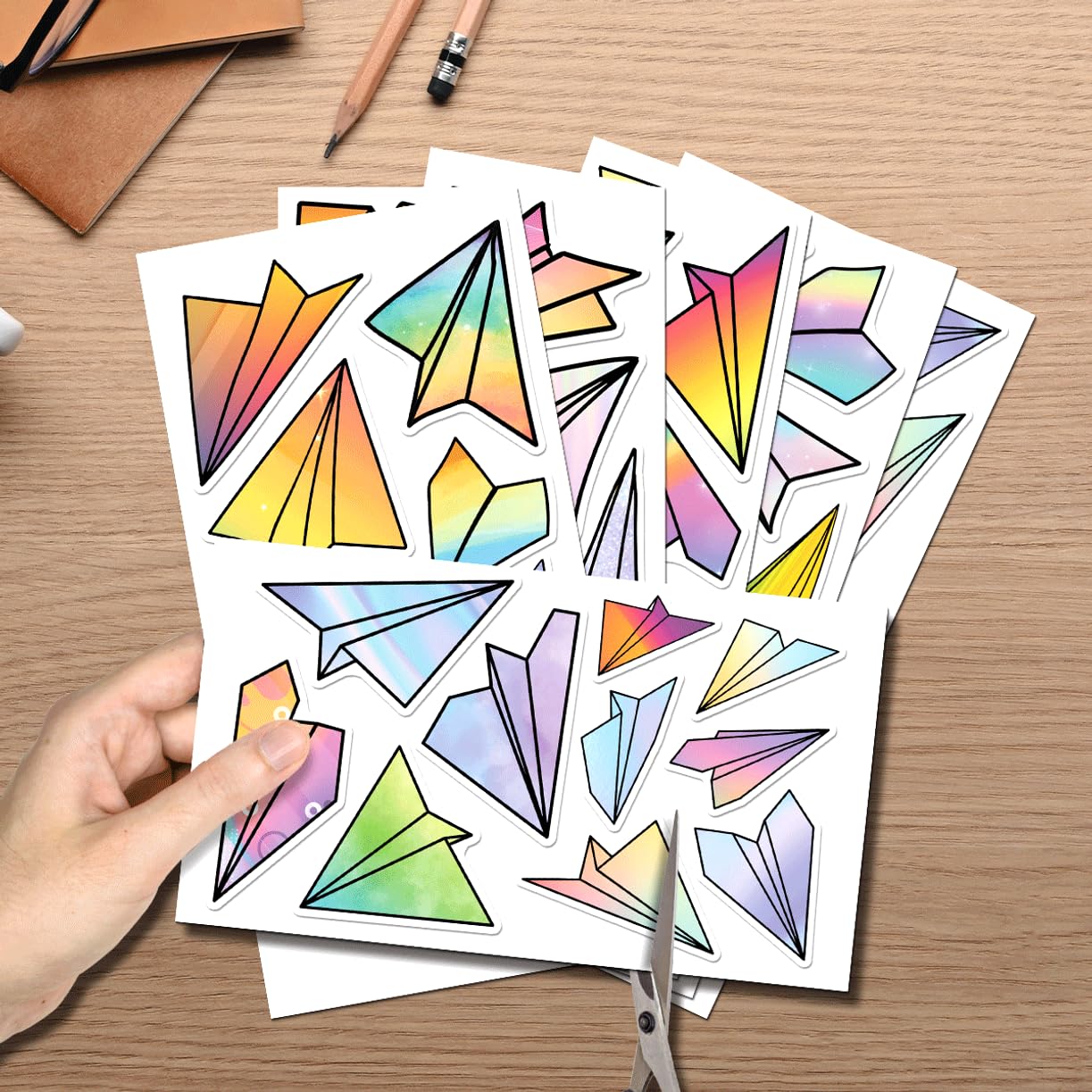Paquete de 50 calcomanías de vinilo con patrón de avión de papel holográfico colorido para portátiles, botellas de agua, monopatines, cuadernos, niños, adolescentes, estudiantes, coleccionistas, 50