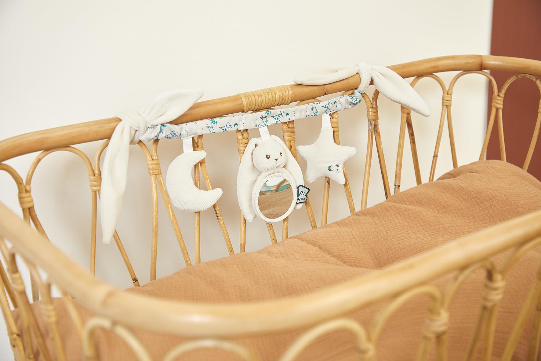 KALOO Catena Attività per Bebè Ideale per Passeggino, lettino, culla Lunghezza 40 cm Arco Attività Lapinoo per Bebè con Sonaglio Colore Crema Dalla Nascita K218023