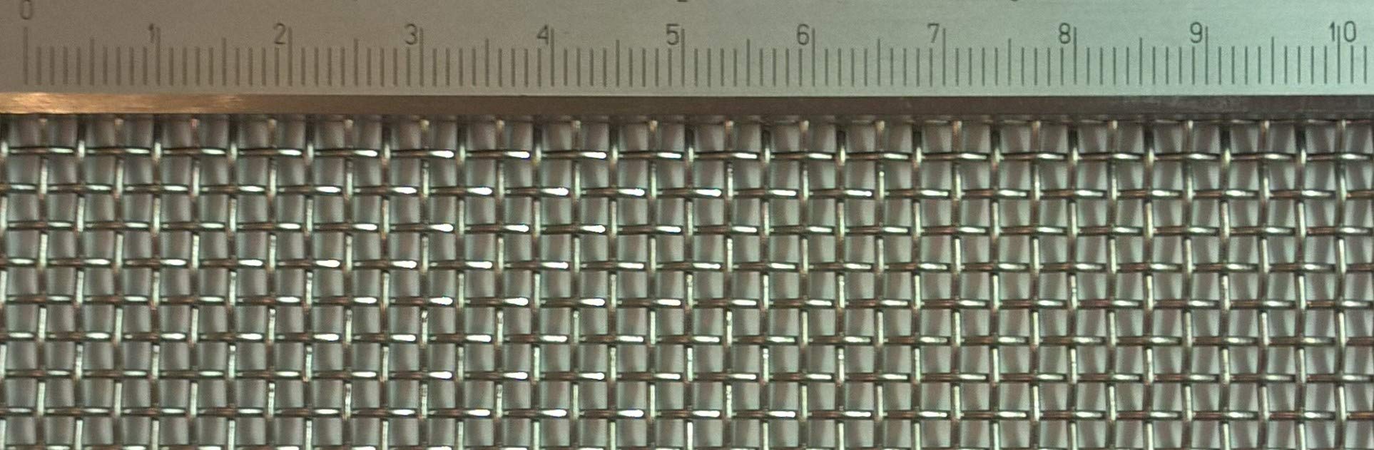 Tkanina druciana ze stali nierdzewnej o szerokości oczek 2 mm, grubość drutu 0,9 mm. 1 m x 60 cm