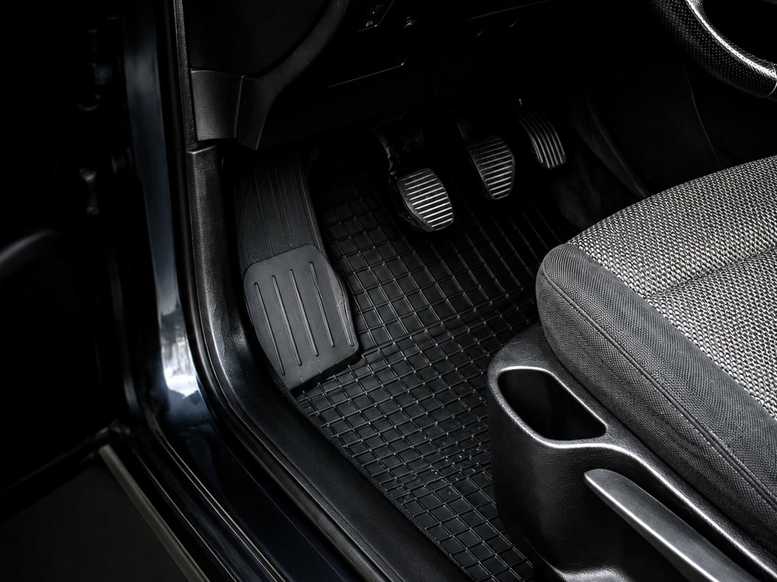 ausgewählte Gummimatten mit Kofferraumwanne passend für Audi A2 2000-2005 - Schrägheck; Standard-Kofferraum, 5-teilig, Schwarz