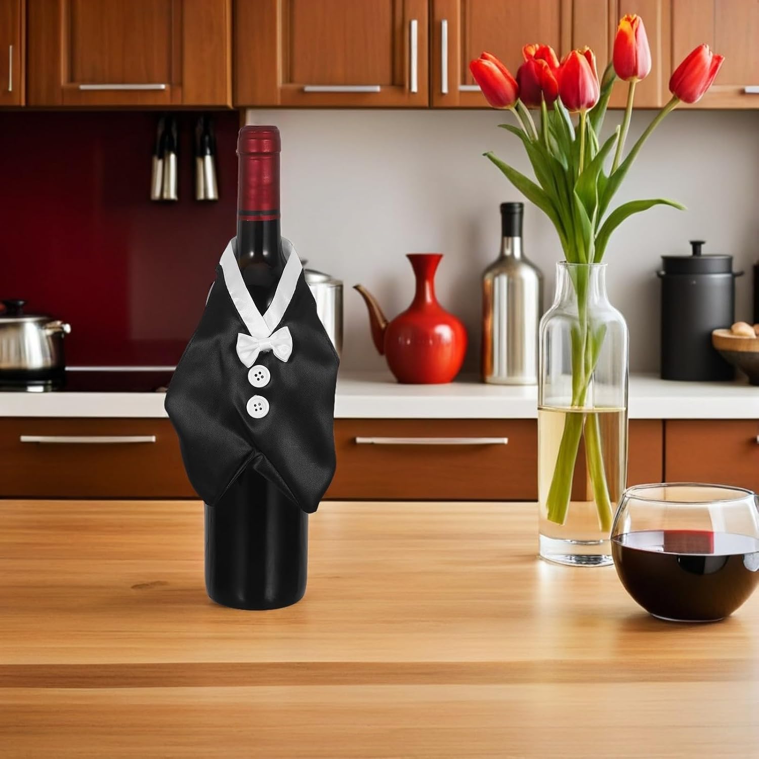 4pcs Elegant Wine Bottle Covers Set for Wedding and Valentine’s Day Decor, Cloth Material with Easy to Clean and Remove Features, for Romantic Home and Kitchen Decoration