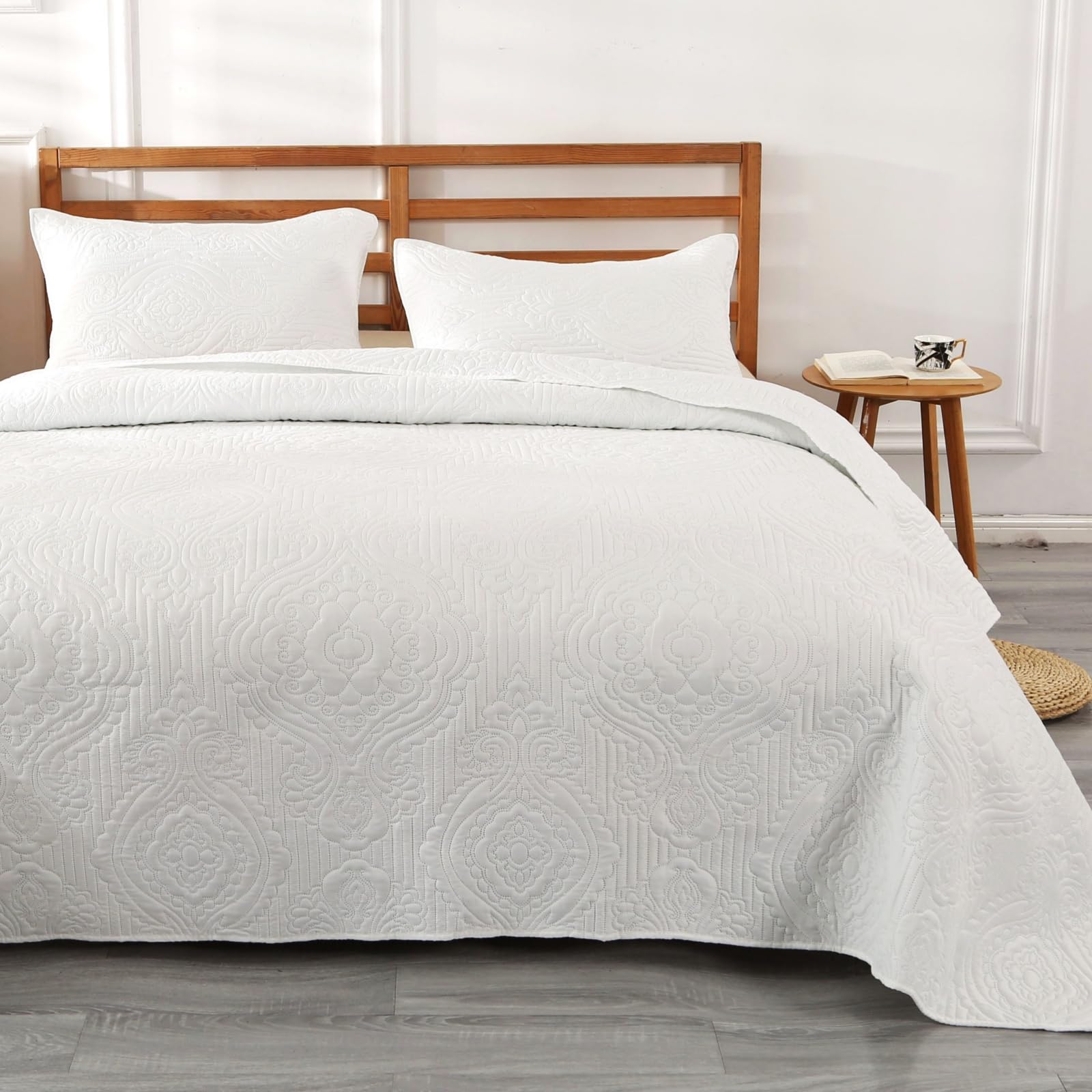 ENJOHOS Summer Quilt Bedspread Queen Size, Lightweight White Queen Quilt 3Pc, Reversible Microfiber Embossed King Bedspread with Pillow Shams for Queen Bed, Quilted Blanket Thin Comforter Bed Cover