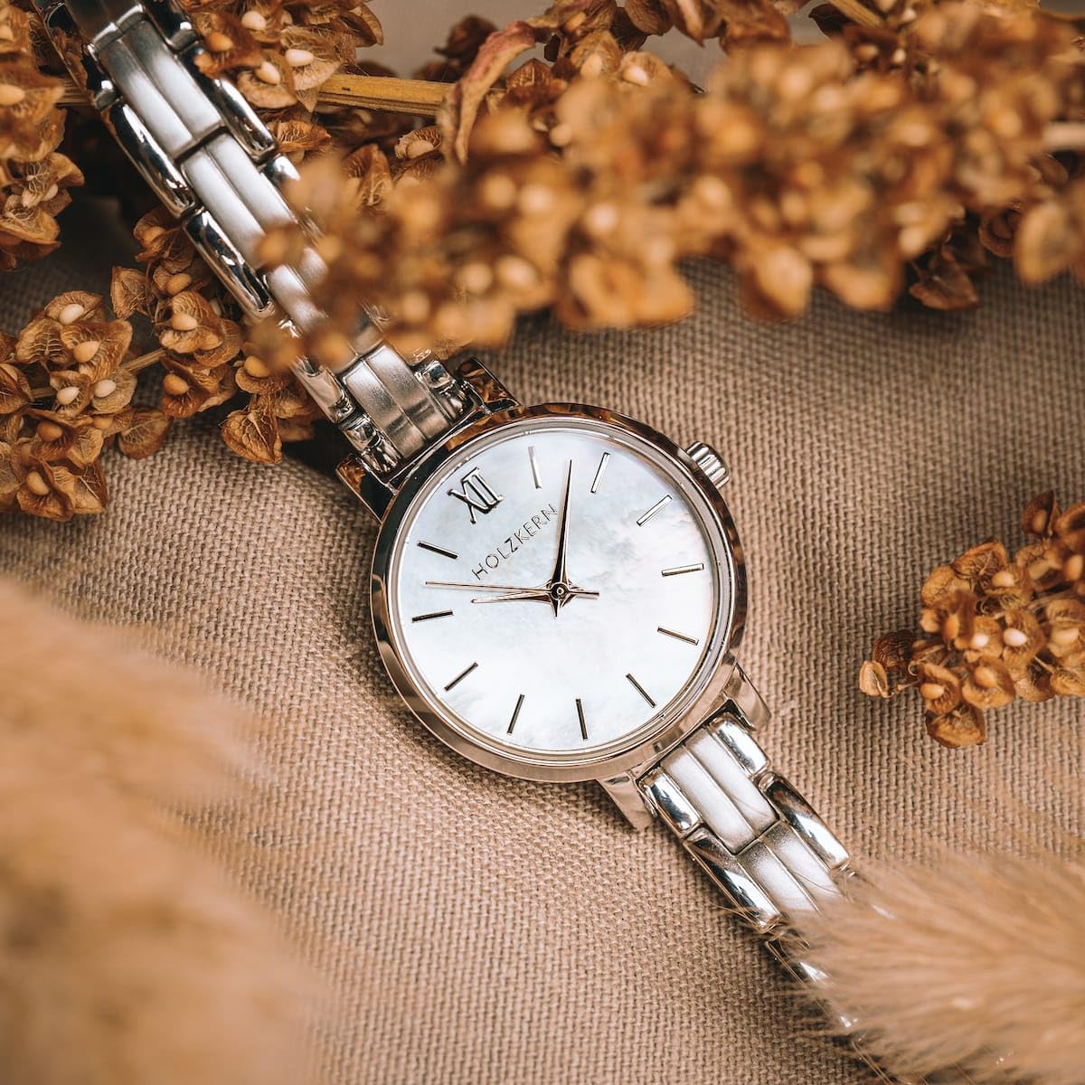 HOLZKERN Damenuhr Quarz Skadi Silberfarben/Perlmutt 9010631005023 | zarte Armbanduhr mit präzisem japanischen Quarzwerk für Frauen