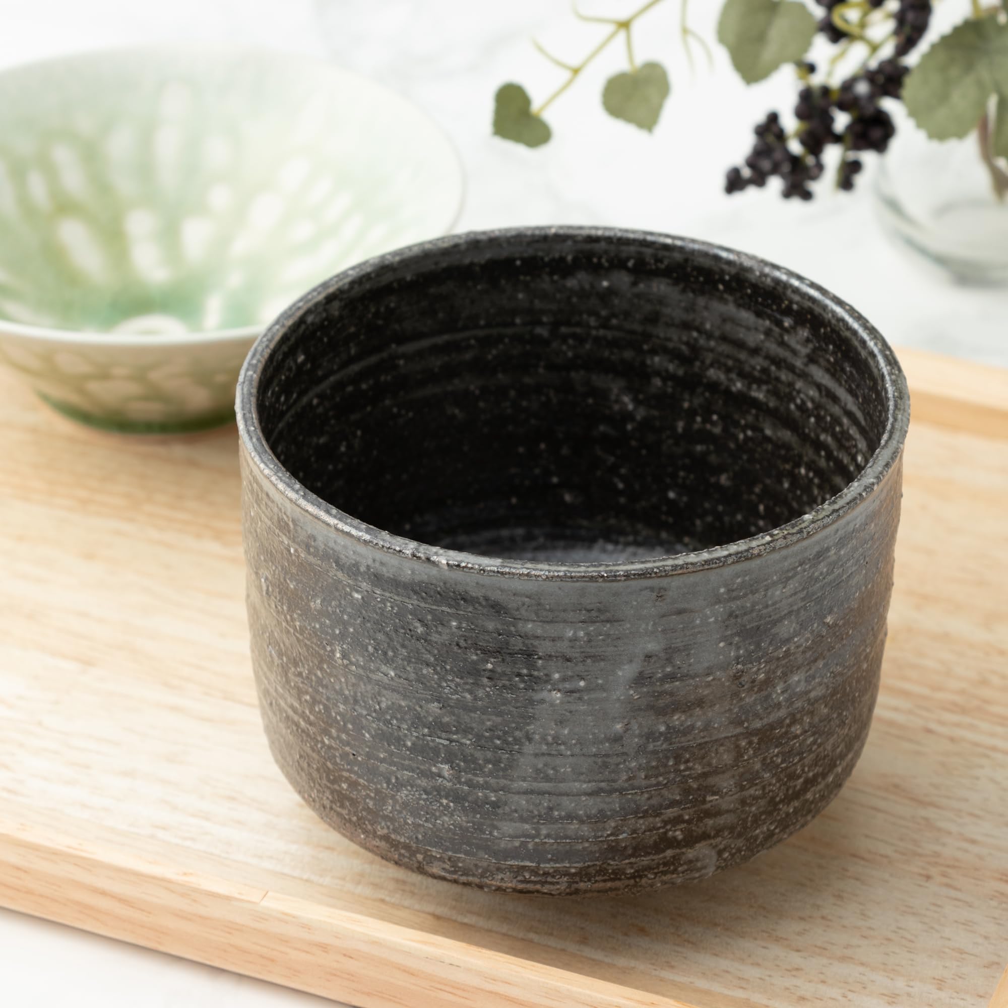 Amazon｜丸伊製陶 信楽焼 へちもん 抹茶茶碗 直径約11cm 黒はがね