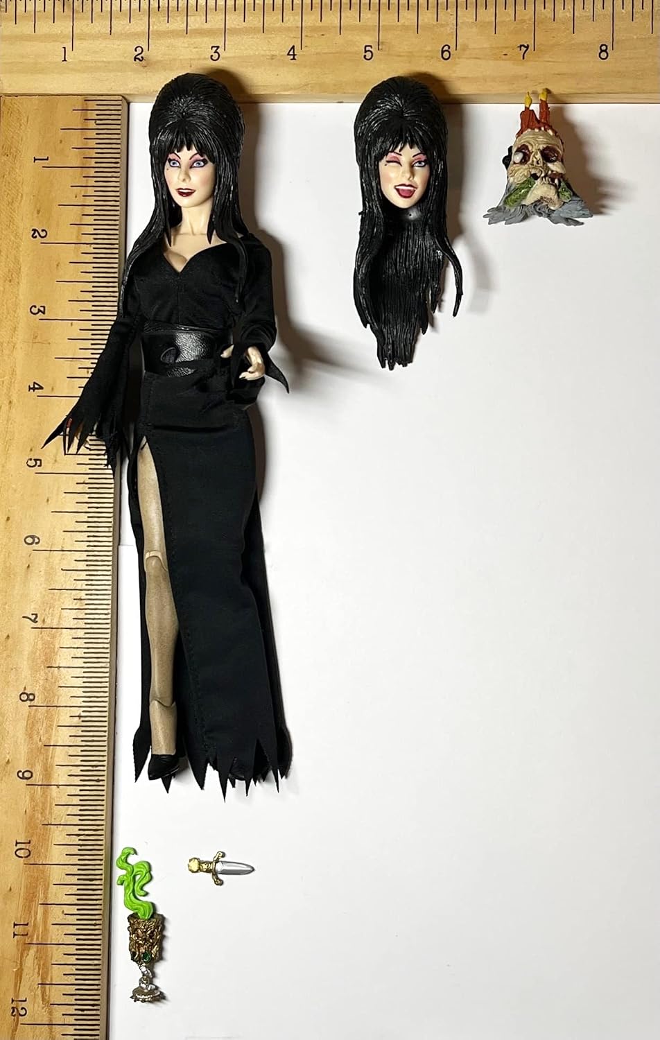 NECA: Elvira, Mistress of The Dark 8" Clothed Action Figure
