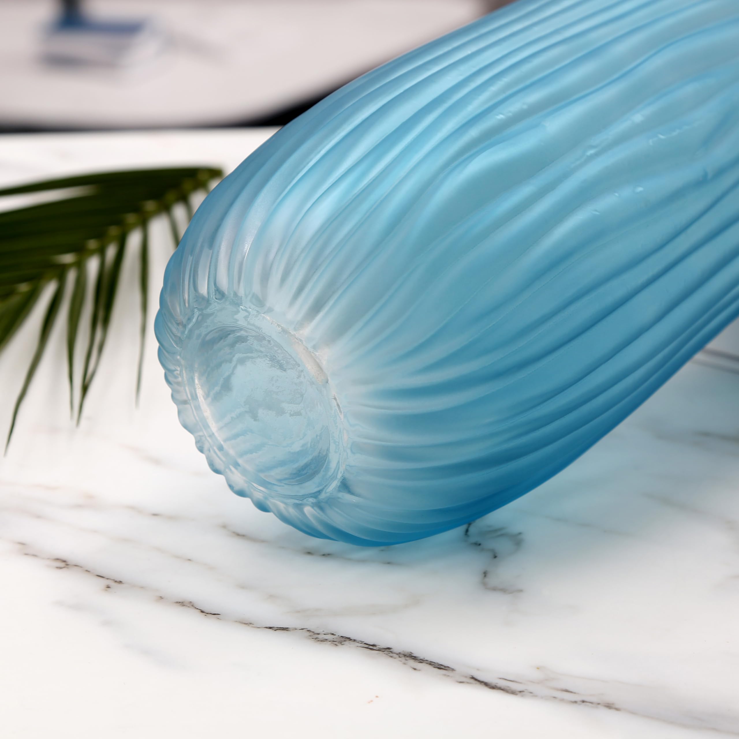 JAKY Global grote moderne blauwe glazen vaas H-21 cm hoge geribbelde vaas voor bloemendecoratie - perfect voor thuis, kantoor, boerderij tafel centerpieces en woonkamer glazen vazen voor bloemen JAKY Global grote moderne blauwe glazen vaas H-21 cm hoge geribbelde vaas voor bloemendecoratie - perfect voor thuis, kantoor, boerderij tafel centerpieces en woonkamer glazen vazen voor bloemen