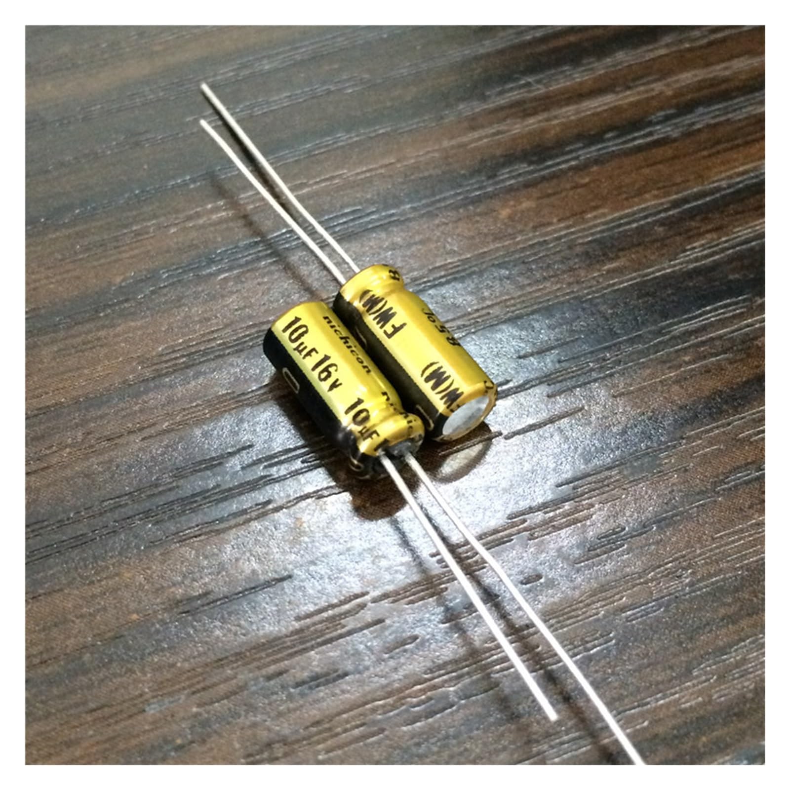 Condensateur audio 10uF 16V électrolytique réduisant les bruits