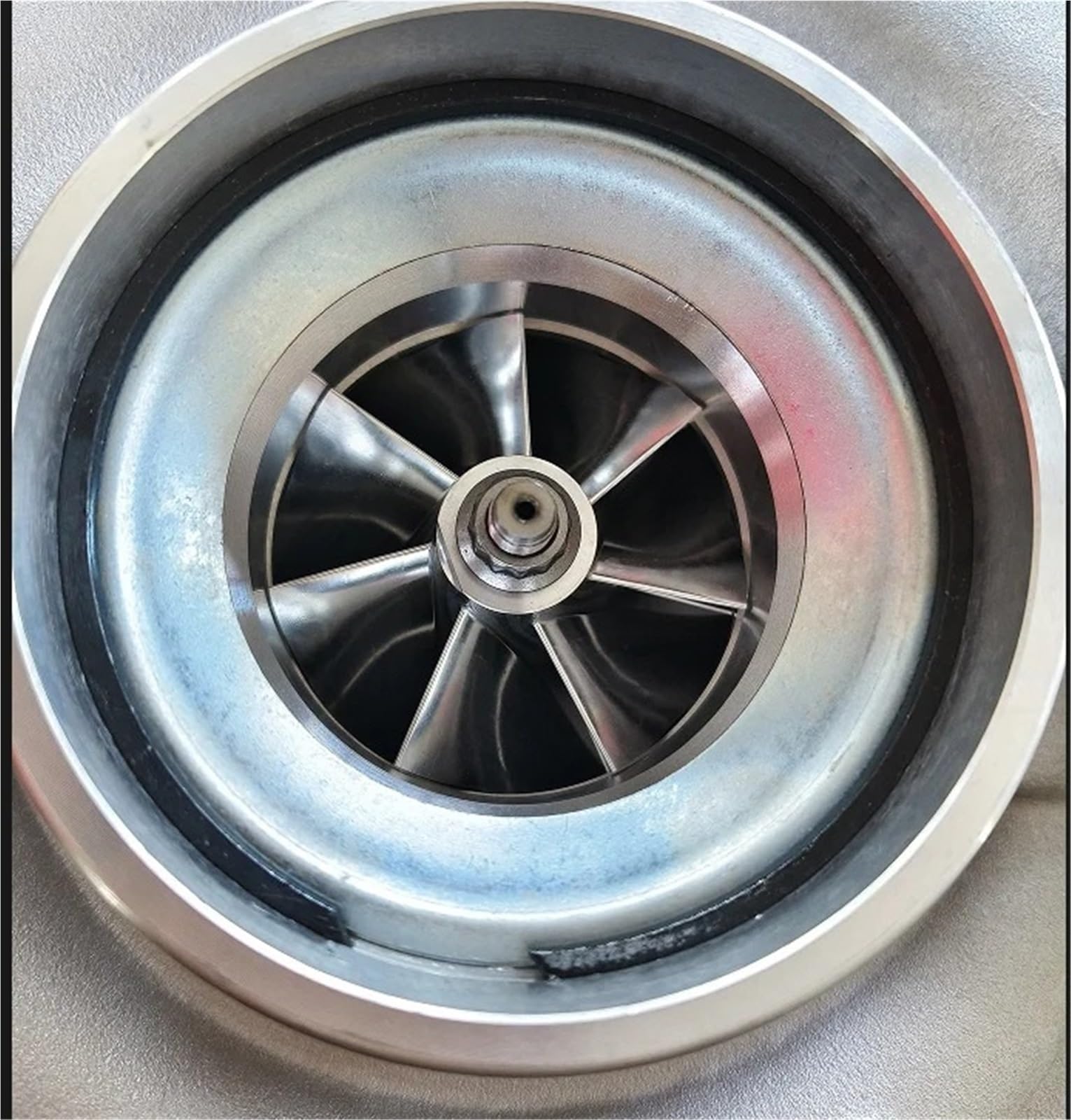 silnik turbo Numer modelu turbosprężarki HE500WG 4031025 Materiał pasujący do elektromagnesu turbiny K18 Ni-Fe