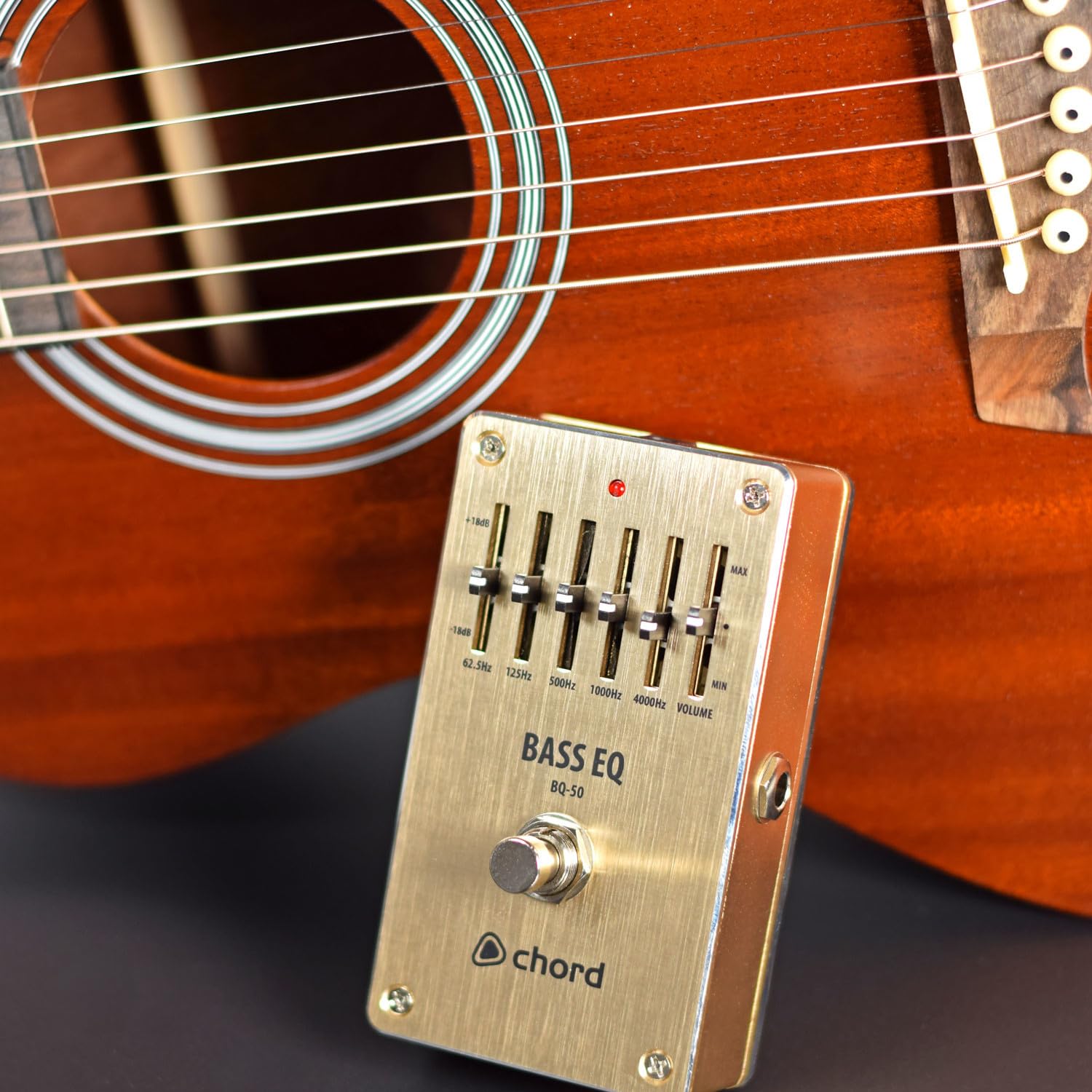 Chord | efektów gitarowych | BQ-50 5-pasmowy basowy EQ: precyzyjne kształtowanie tonów dla gitarzystów basowych z regulowanymi suwakami częstotliwości i trwałą konstrukcją