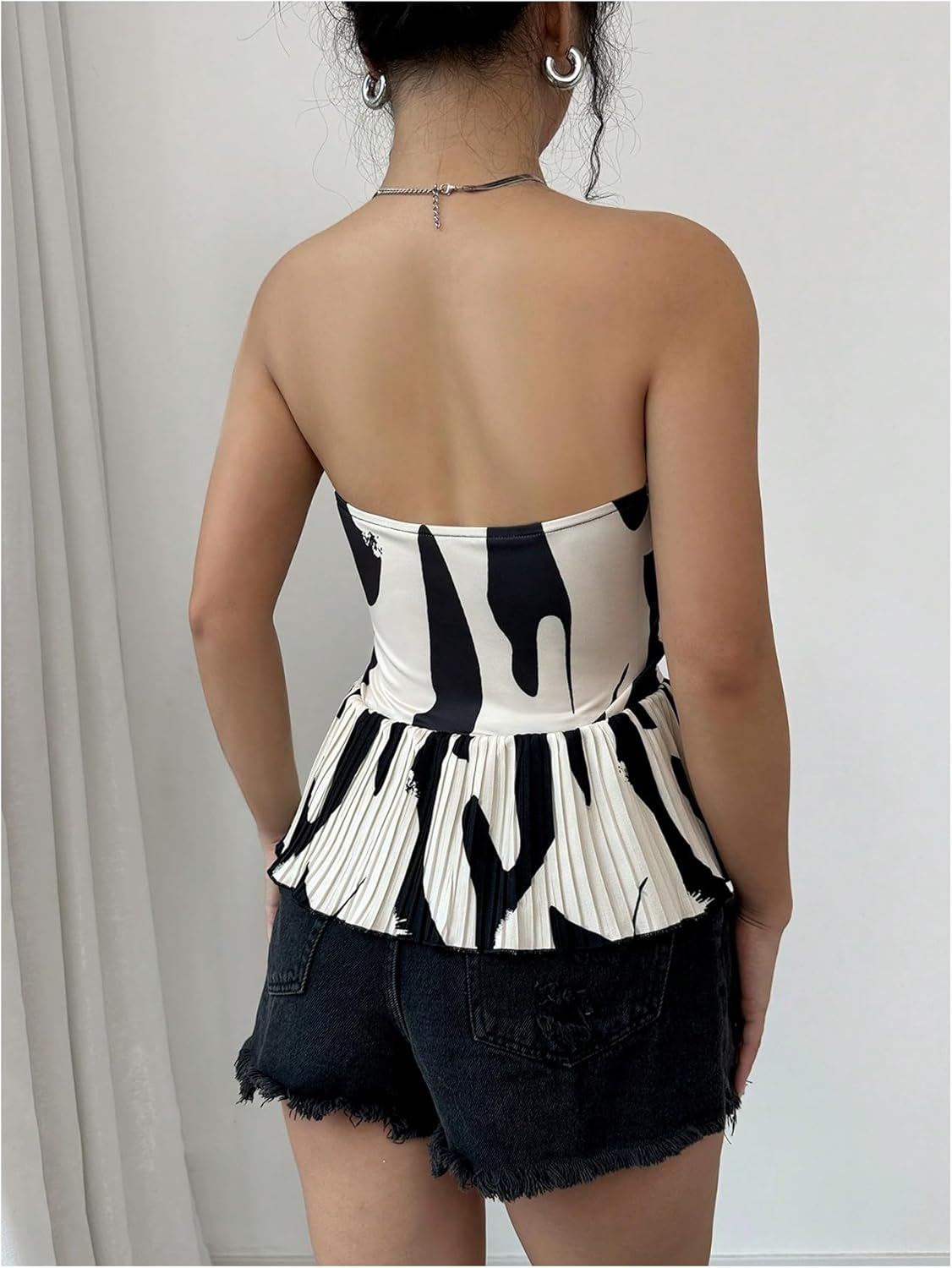 SweatyRocks Women's Ruffle Sleeveless Blouse Color Block Tube Tops Strapless Pleated Tops - Image 2