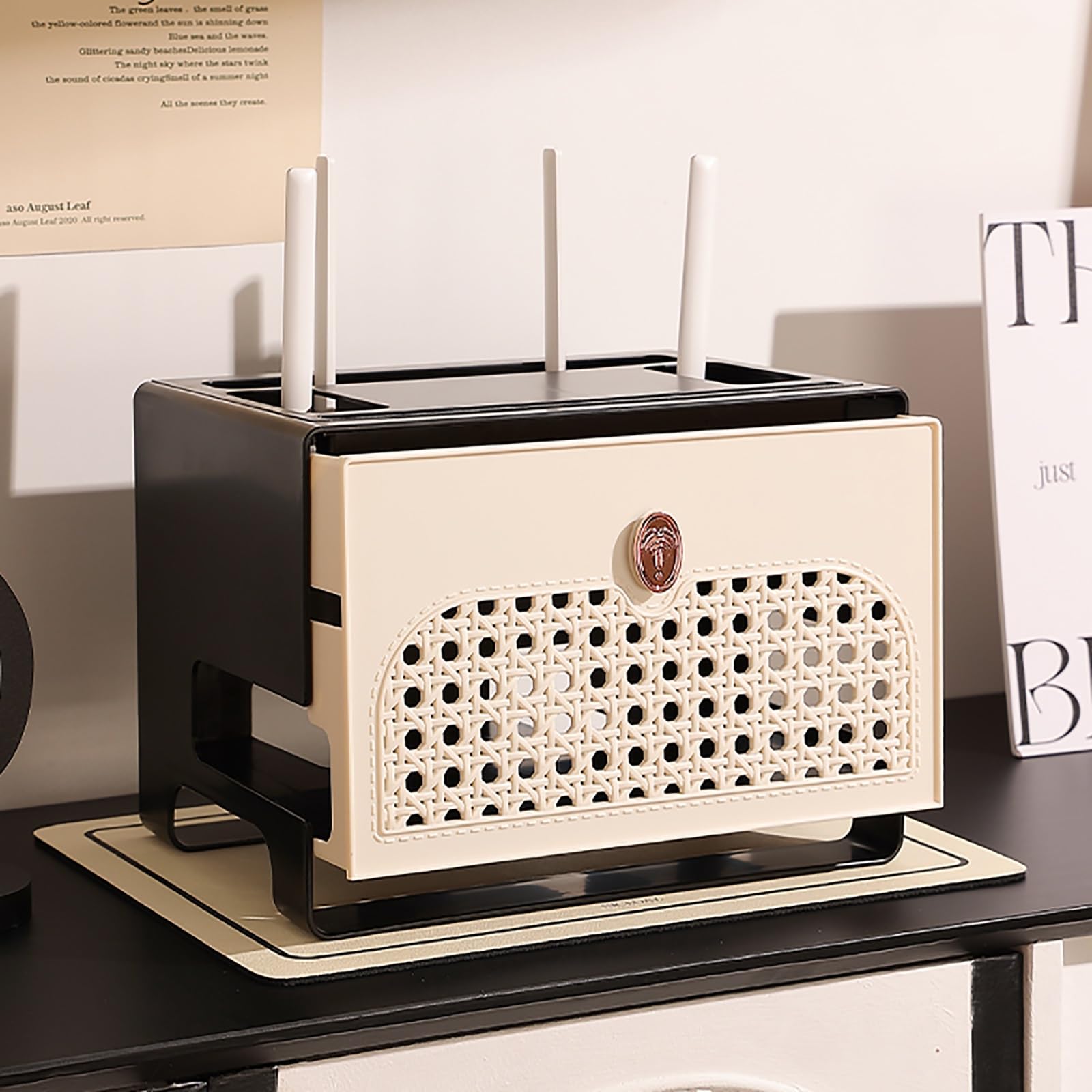 Cache-routeur WiFi en rotin noir meuble multimédia avec cloisons de rangement