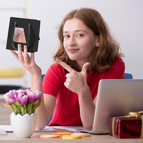 Miniatura 3 de Fuutreo 50 bolsas de regalo negras con ventana transparente, pequeña bolsa de regalo de papel kraft con asa y etiqueta de regalo, bolsa de regalo