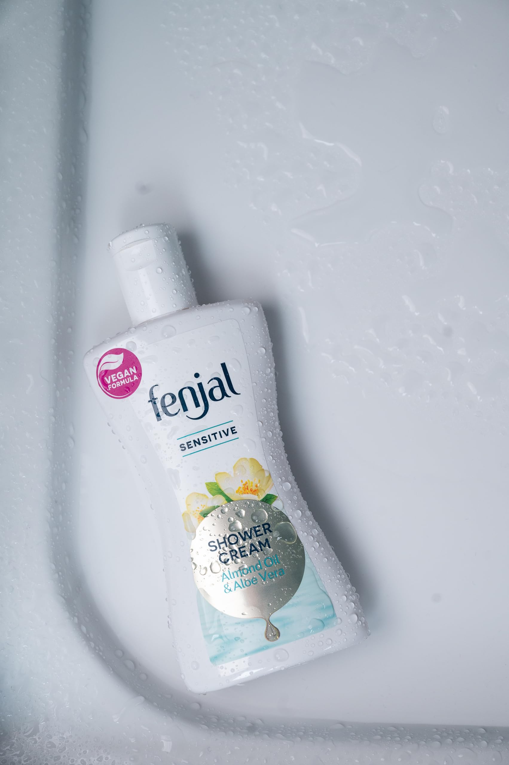 Fenjal Sensitive Hydration Hero's Gift Set, Transparent/ White - Image 3
