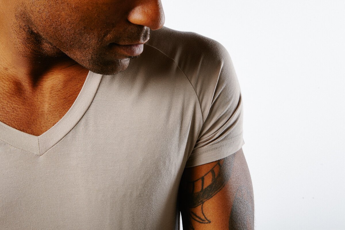 Mr. Davis - Camiseta interior de viscosa de bambú con cuello en V para hombre, corte a medida, paquete de 6