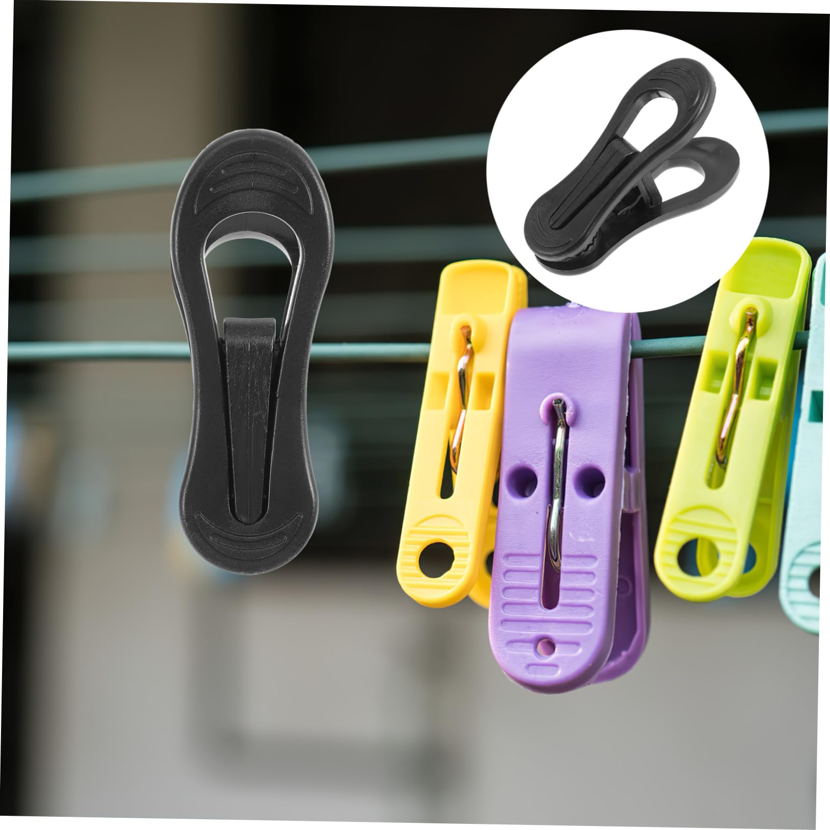 Schwarze Kleiderbügelclips aus Kunststoff für Schals