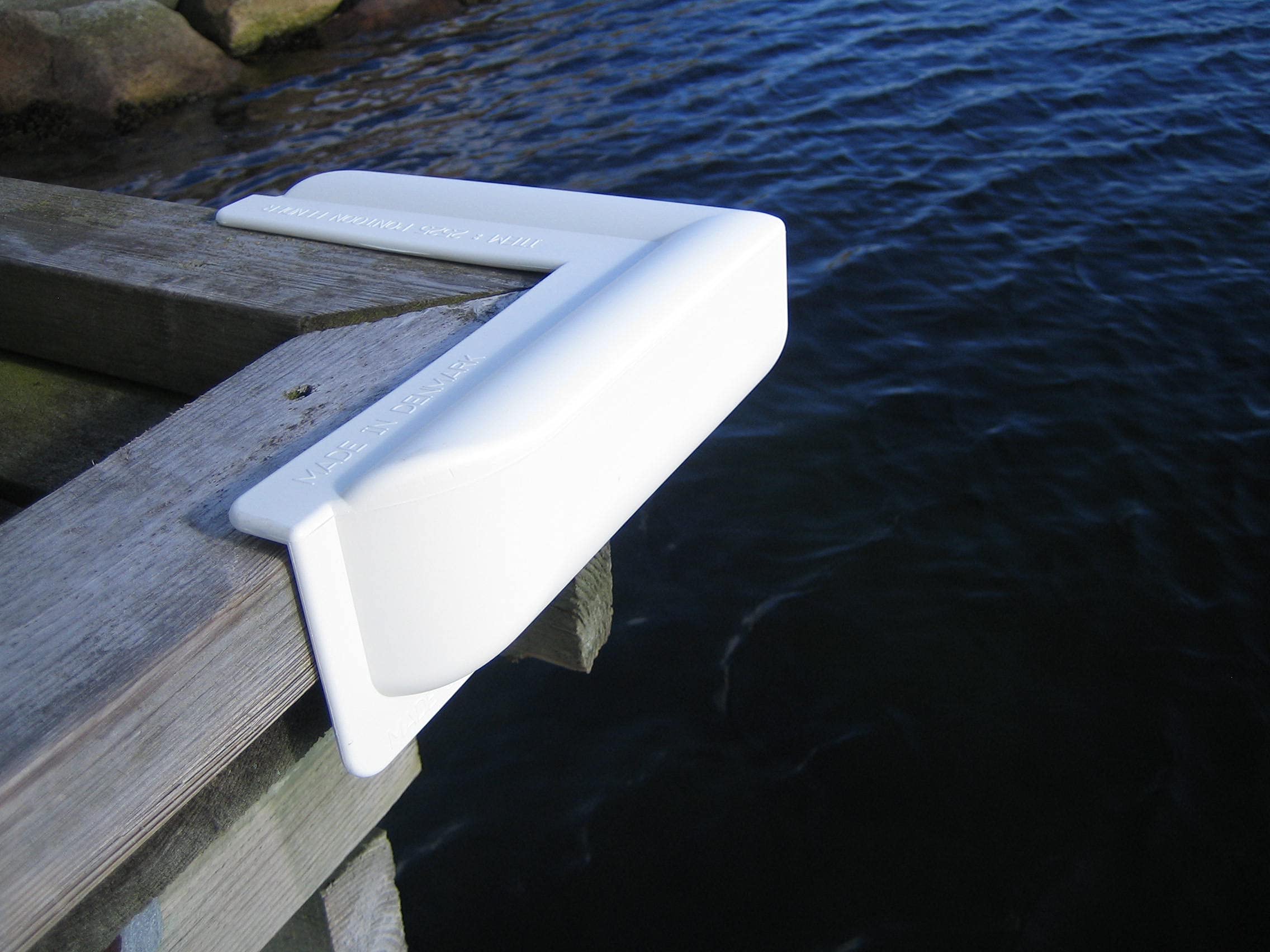 Dan Fender Corner Pontoon Fender, White – Durable Boat Fender for Docking Protection, Easy-to-Mount Marine Accessory, Ideal for Pontoon and Boat Hull Safeguard, Dock Bumper for Boat Fenders