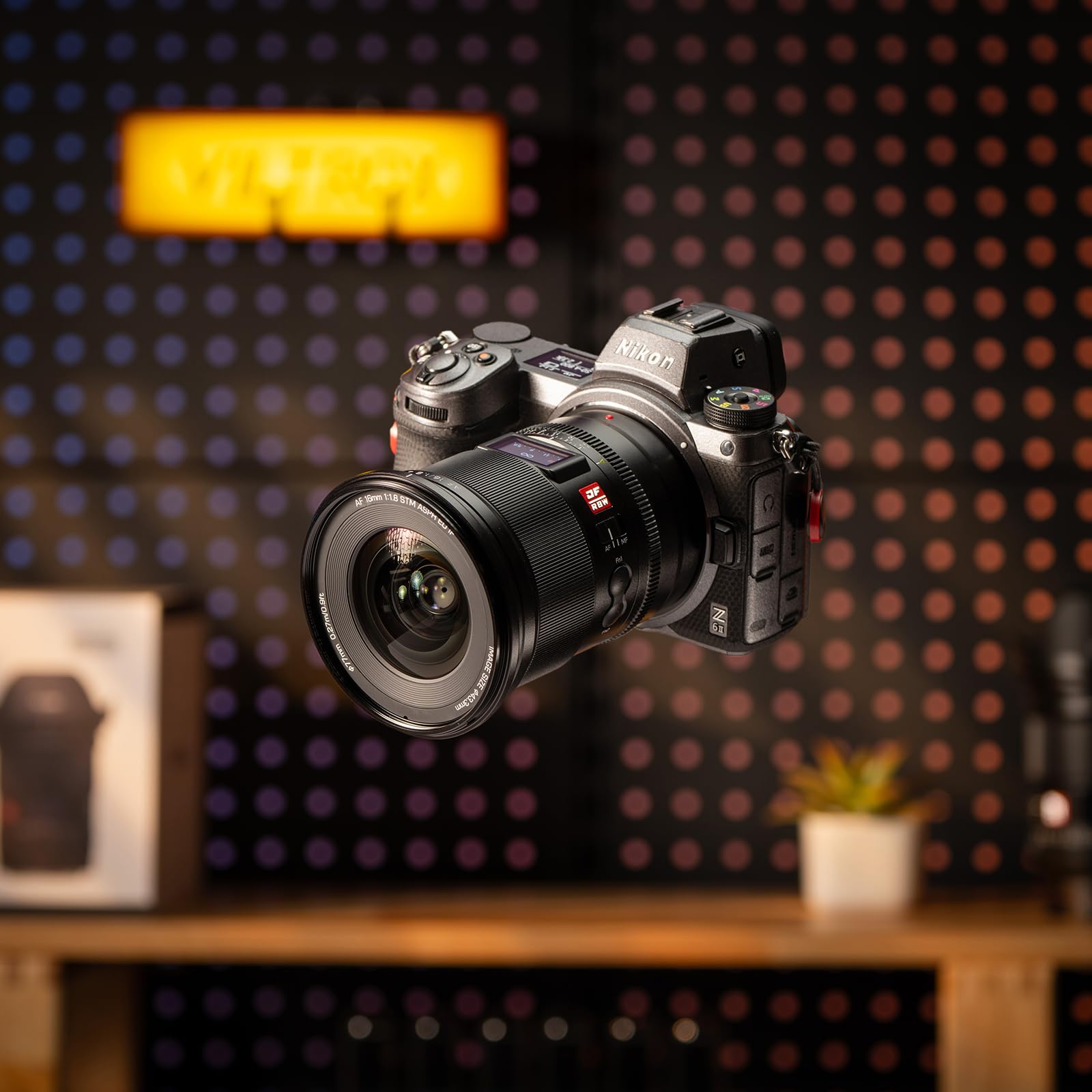VILTROX 16mm F1.8 Objectif pour Appareil Photo à Mise au Point Automatique pour Monture Nikon Z Objectif Grand Angle à Grande Ouverture Ecran LCD intégré