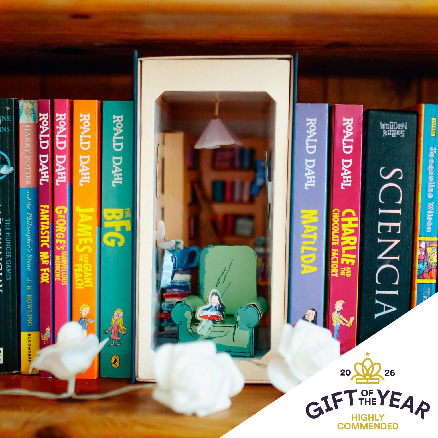 Build Your Own Roald Dahl Matilda Book Nook – Jouet créatif – À partir de 8 ans