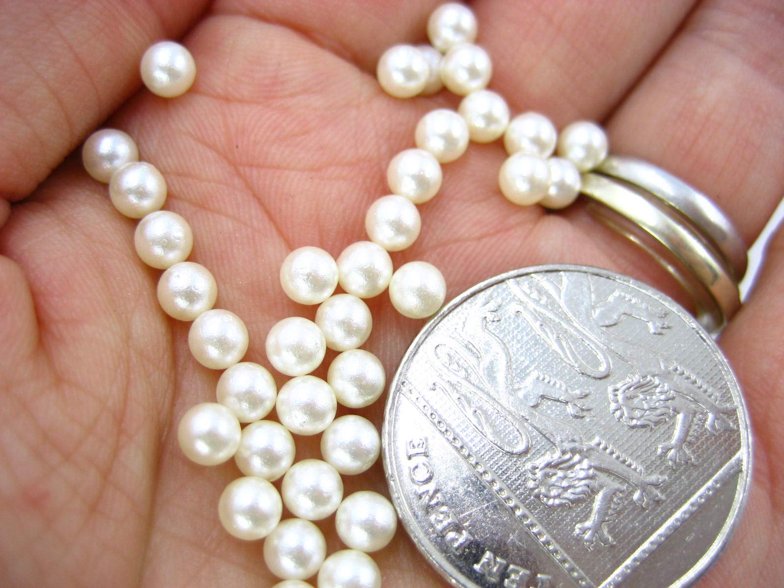 the sew shack 200pcs of White 4mm Closed Beads Round Faux Imitation Pearl Beads with no Opening Hole (4mm)