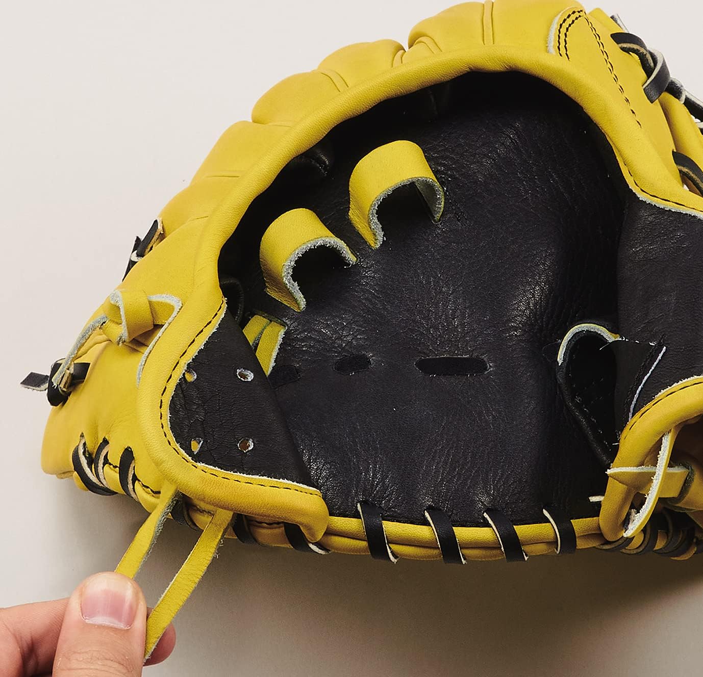 Technical Pole WKG-1196 Hard Grab for Playstops and Second Base, Natural Yellow, Right Throw, LH