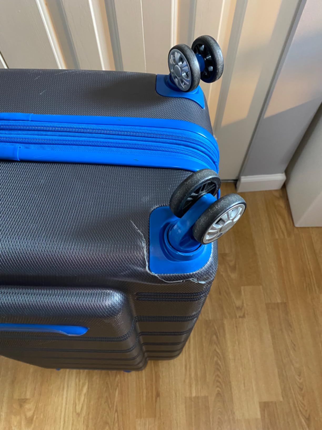 Amazon Basics Expandable Hardside Luggage, 24Inch Suitcase with Four