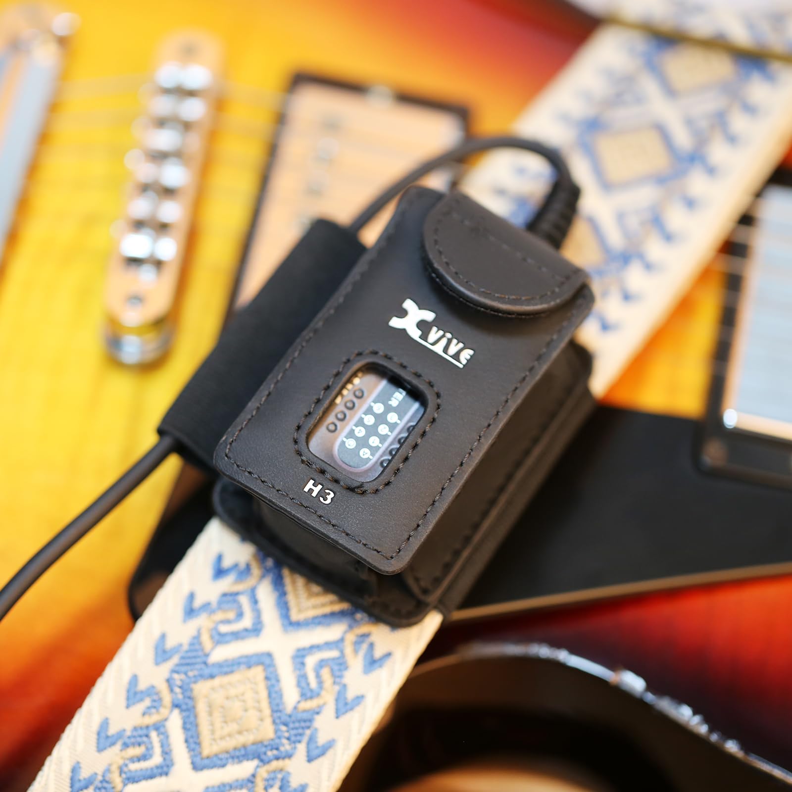 Xvive Support émetteur de sangle de guitare H3 pour systèmes sans fil A58 et P58, avec adaptateur TS mâle vers TS femelle de 0,6 cm
