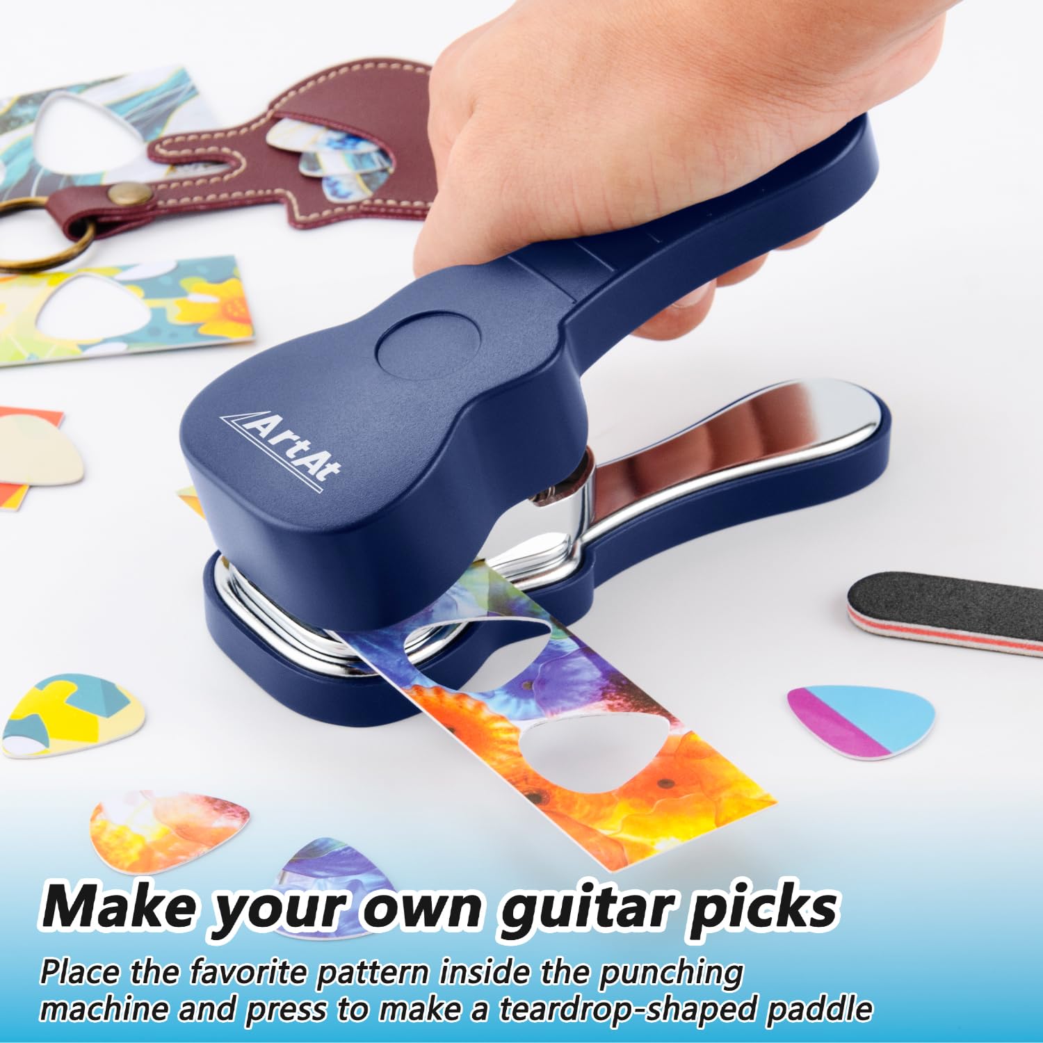 ArtAt Kit de perforación de púas de guitarra – Puncher de púas de bajo con 15 tiras de púas de variedad de púas, kit de punzón para guitarra mediana, regalo único para amantes de la guitarra