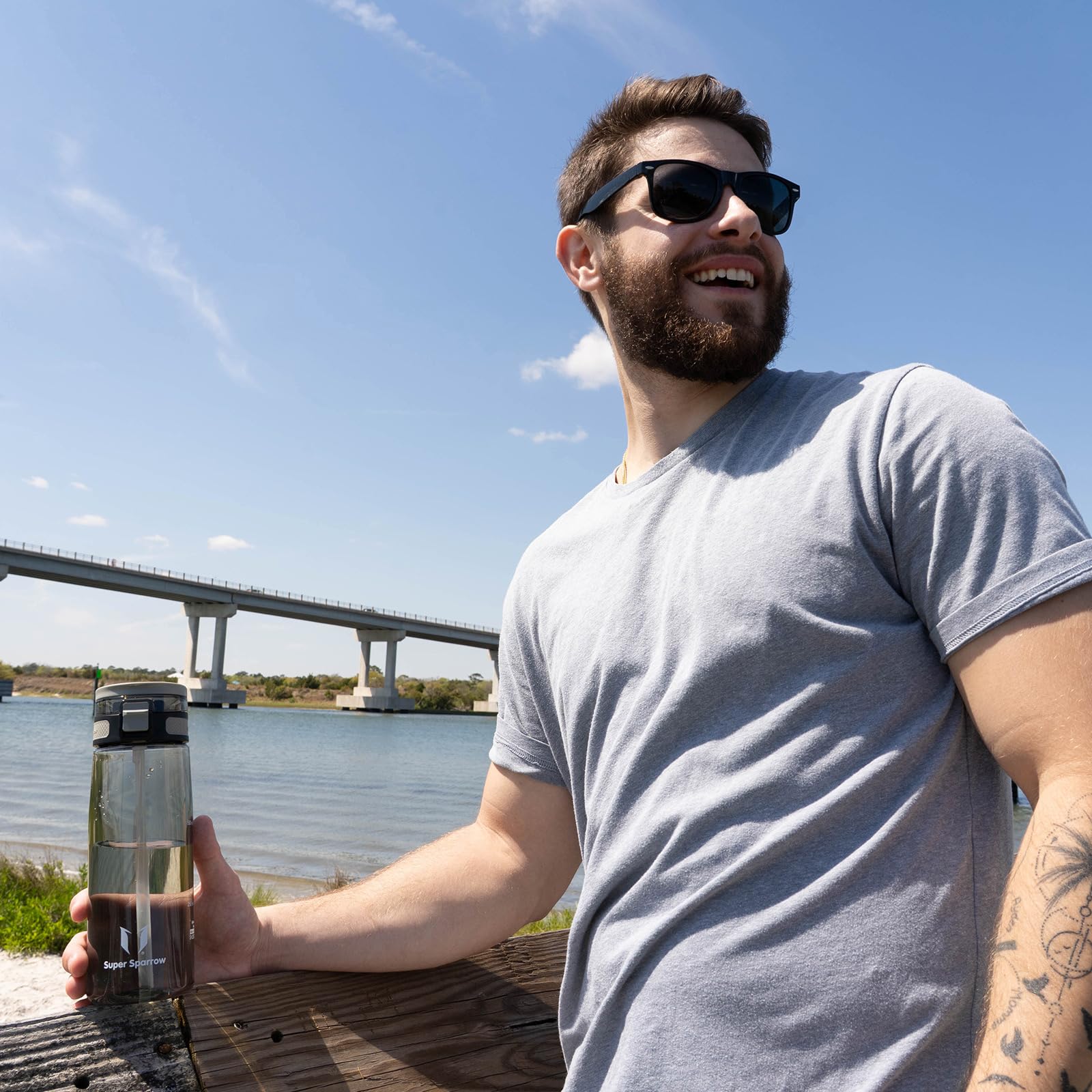 Super Sparrow Borraccia - TouchSip Sportiva Bottiglia - 500ml/750ml/1L - Tritan Senza BPA, a Prova di Perdite - Borracce con Cannuccia Ideale per Scuola e Sport