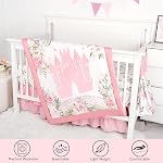TANOFAR 4-Piece Ensemble de literie pour bébés filles, Ensemble de draps de nourrice Floral Castle comprenant un consolateur, une feuille de litière ajustée, une jupe de bébé et une couche, rose