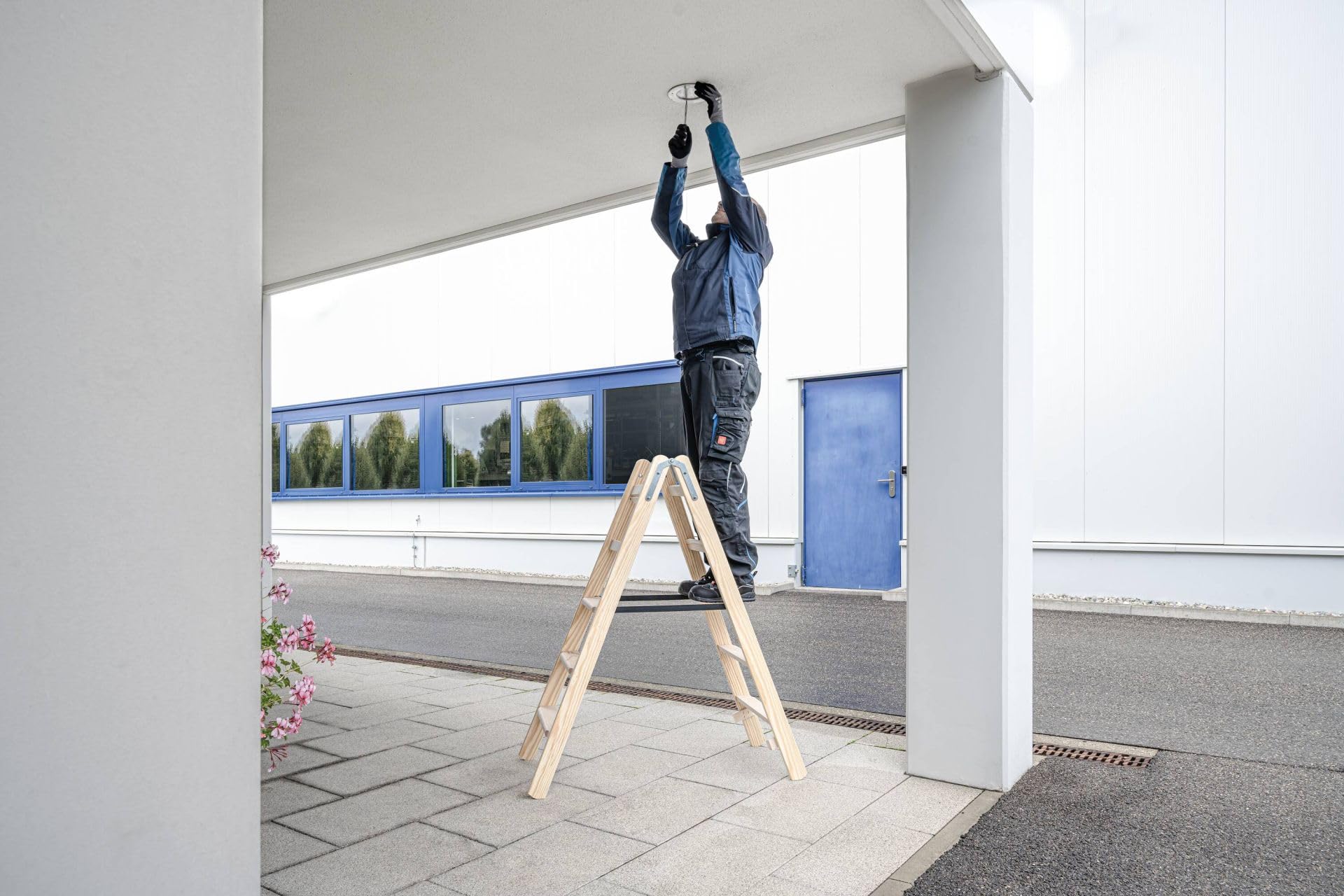 PROREGAL Stufen-Stehleiter Holz | beidseitig begehbar | 2x7 Stufen | Leiter, Teleskopleiter, Trittleiter, Bockleiter, Sprossen-Doppelleiter